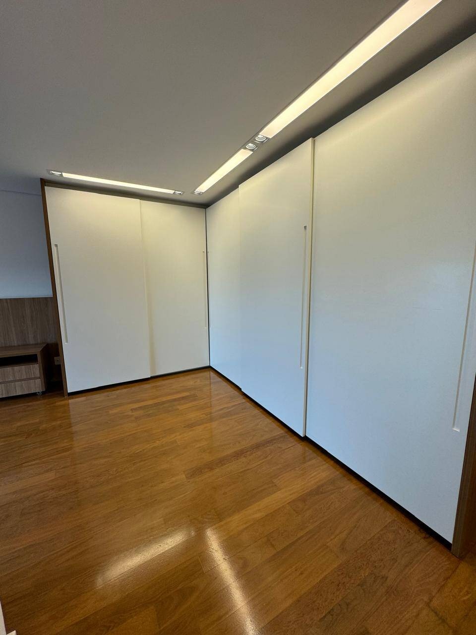Apartamento Mobiliado no Centro de Alphaville - 3 Suítes e Sacada Gourmet