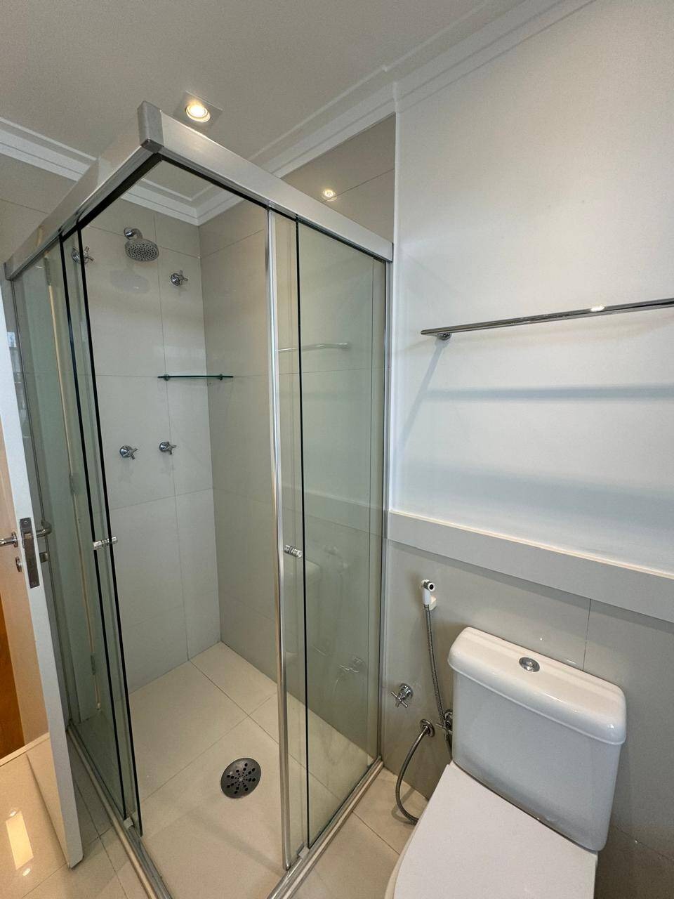 Apartamento Mobiliado no Centro de Alphaville - 3 Suítes e Sacada Gourmet
