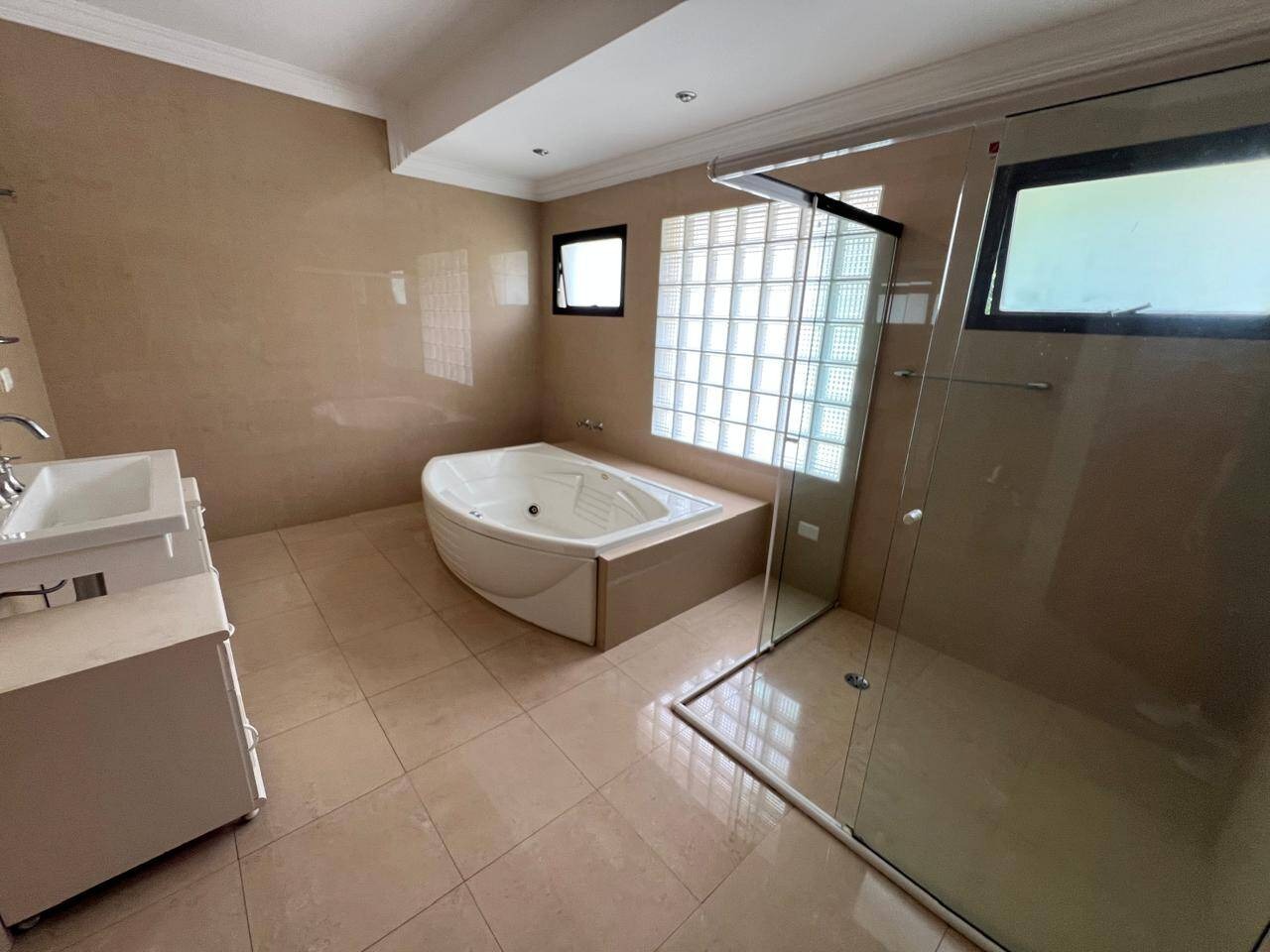 Casa Exclusiva em Tamboré, Santana de Parnaíba - Rodeada de Verde