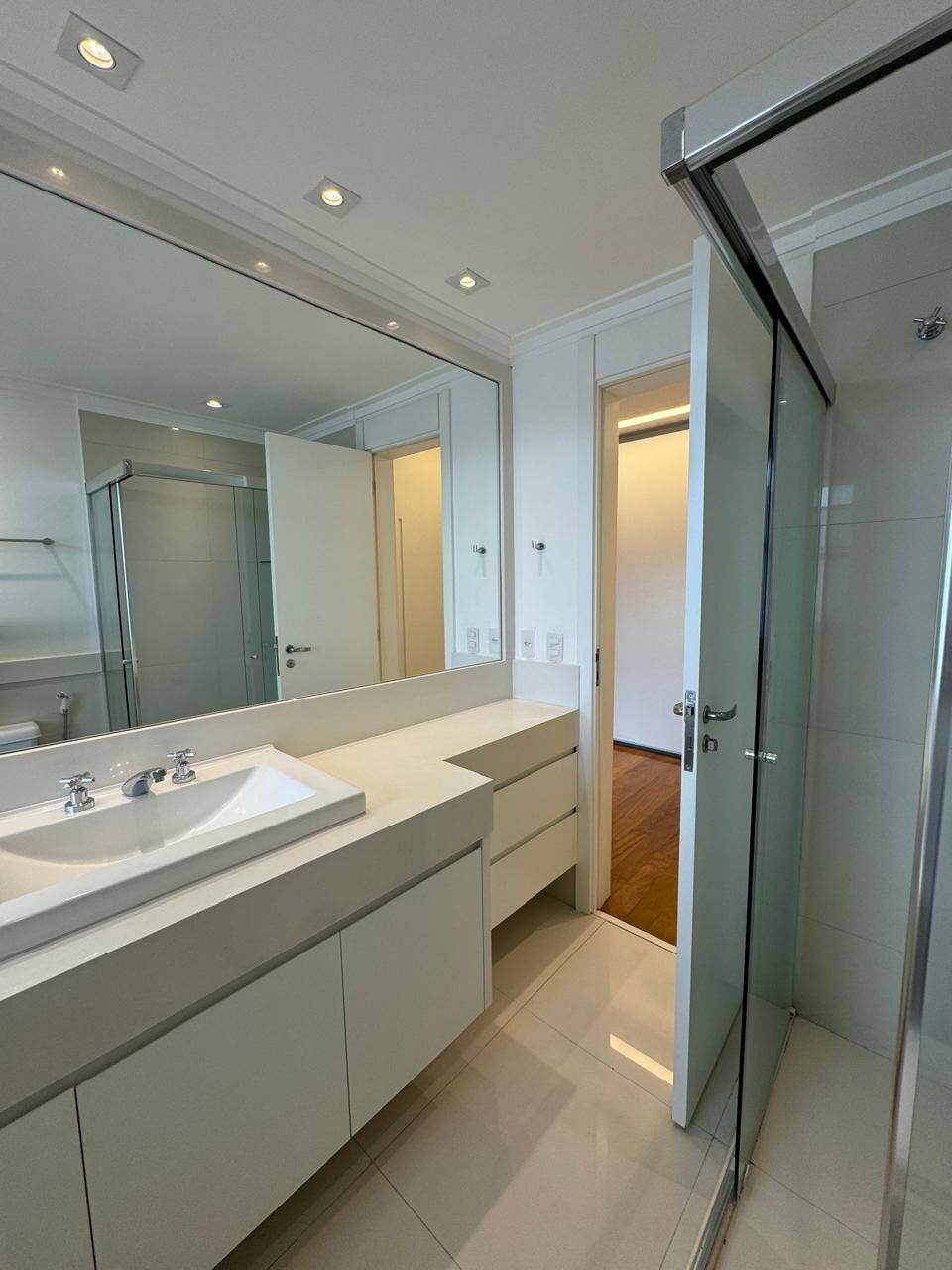 Apartamento Mobiliado no Centro de Alphaville - 3 Suítes e Sacada Gourmet