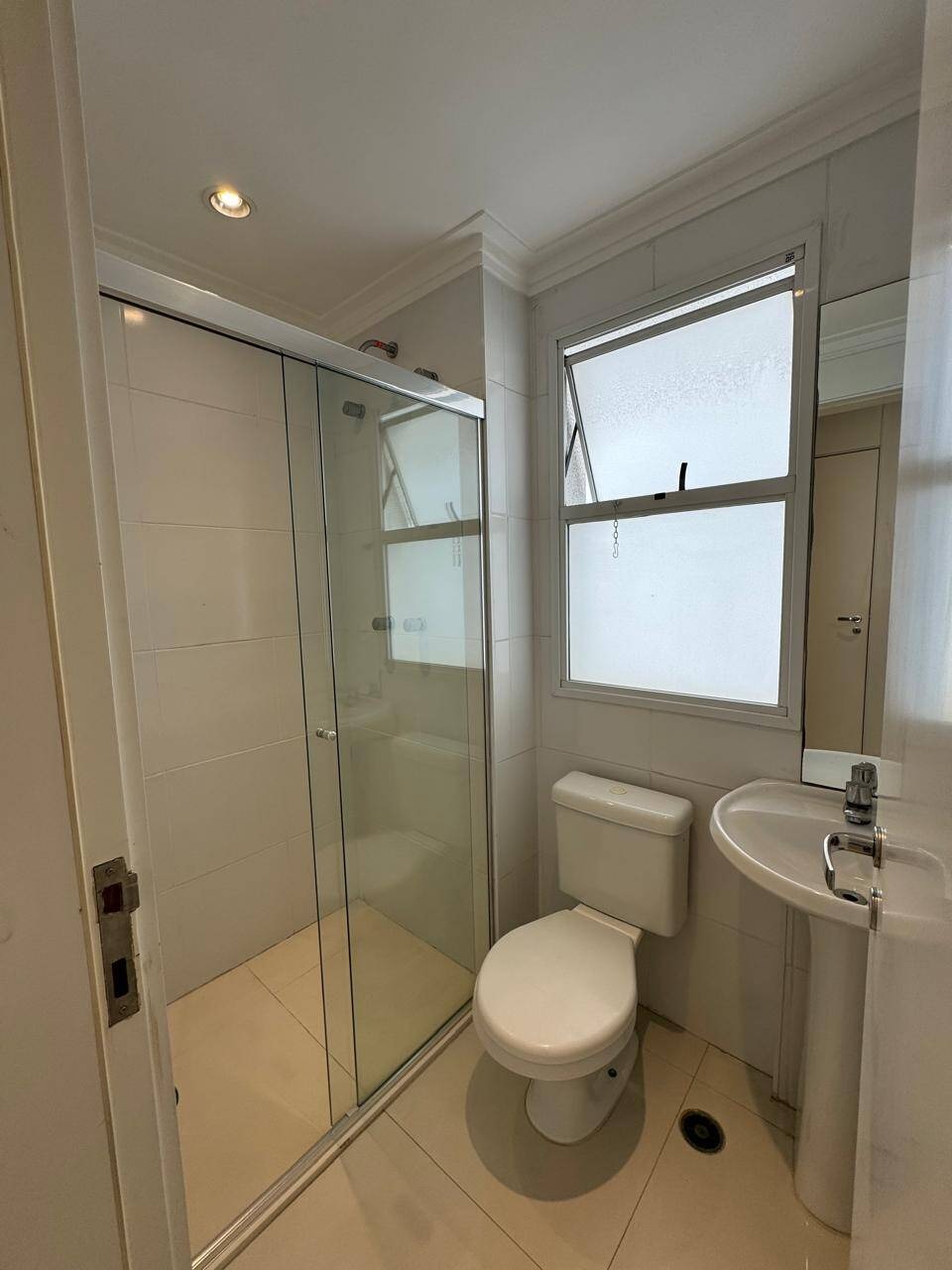 Apartamento Mobiliado no Centro de Alphaville - 3 Suítes e Sacada Gourmet