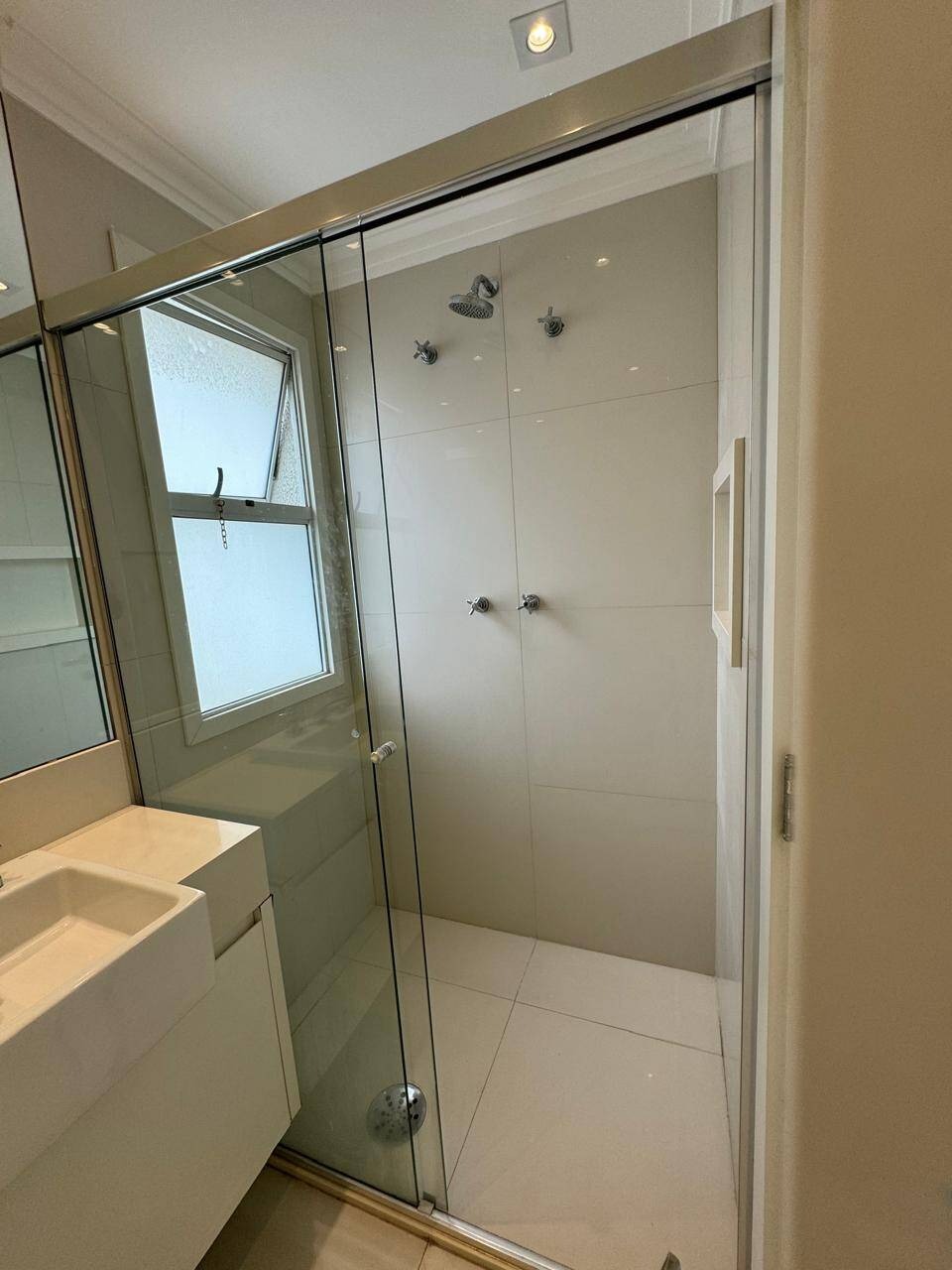 Apartamento Mobiliado no Centro de Alphaville - 3 Suítes e Sacada Gourmet