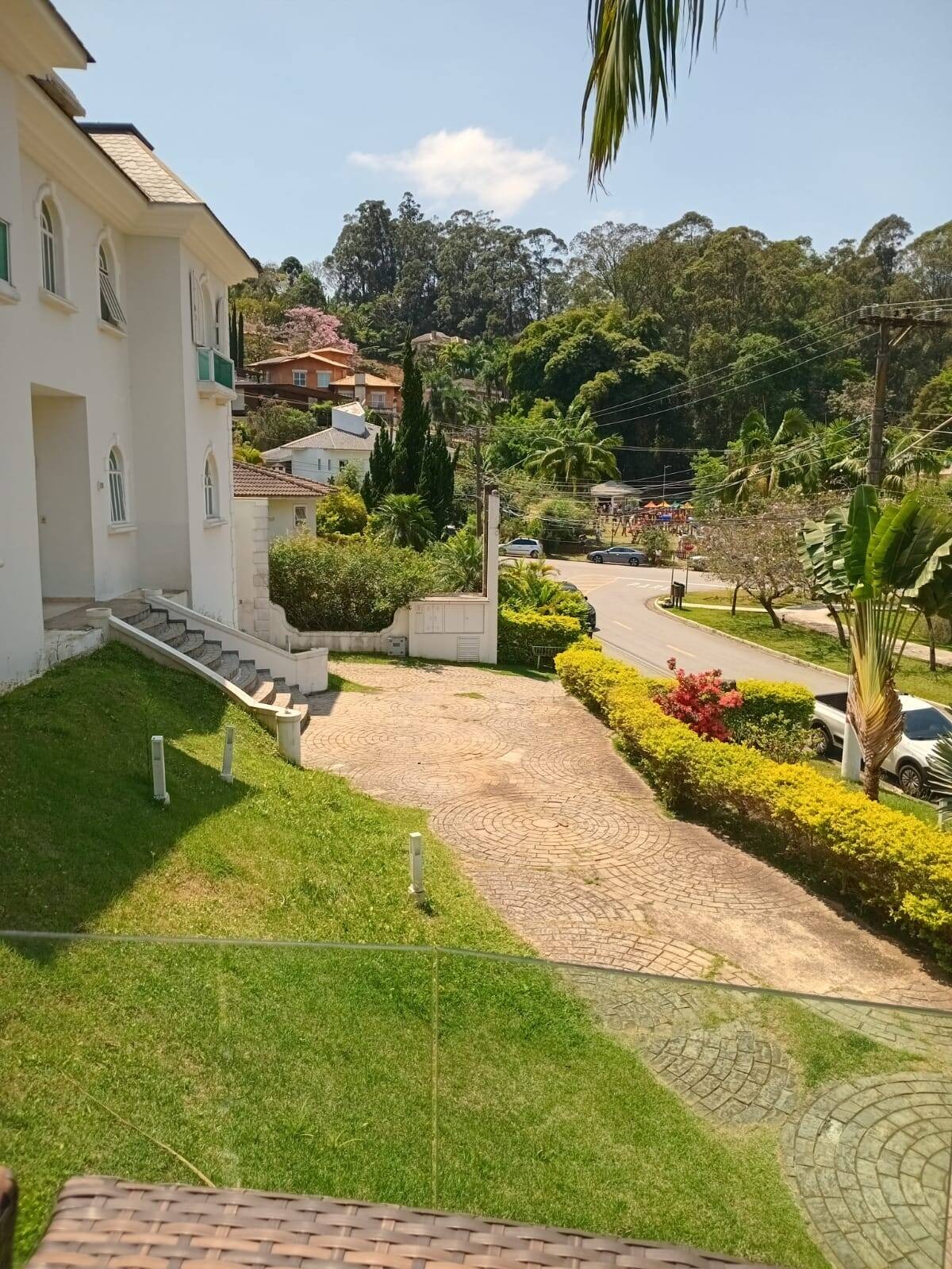 Casa dos Sonhos à Venda no Tamboré 1: Conforto, Lazer e Privacidade