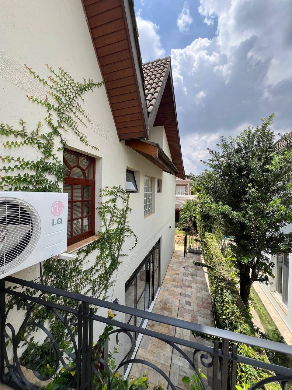 Casa Exclusiva em Tamboré, Santana de Parnaíba - Rodeada de Verde