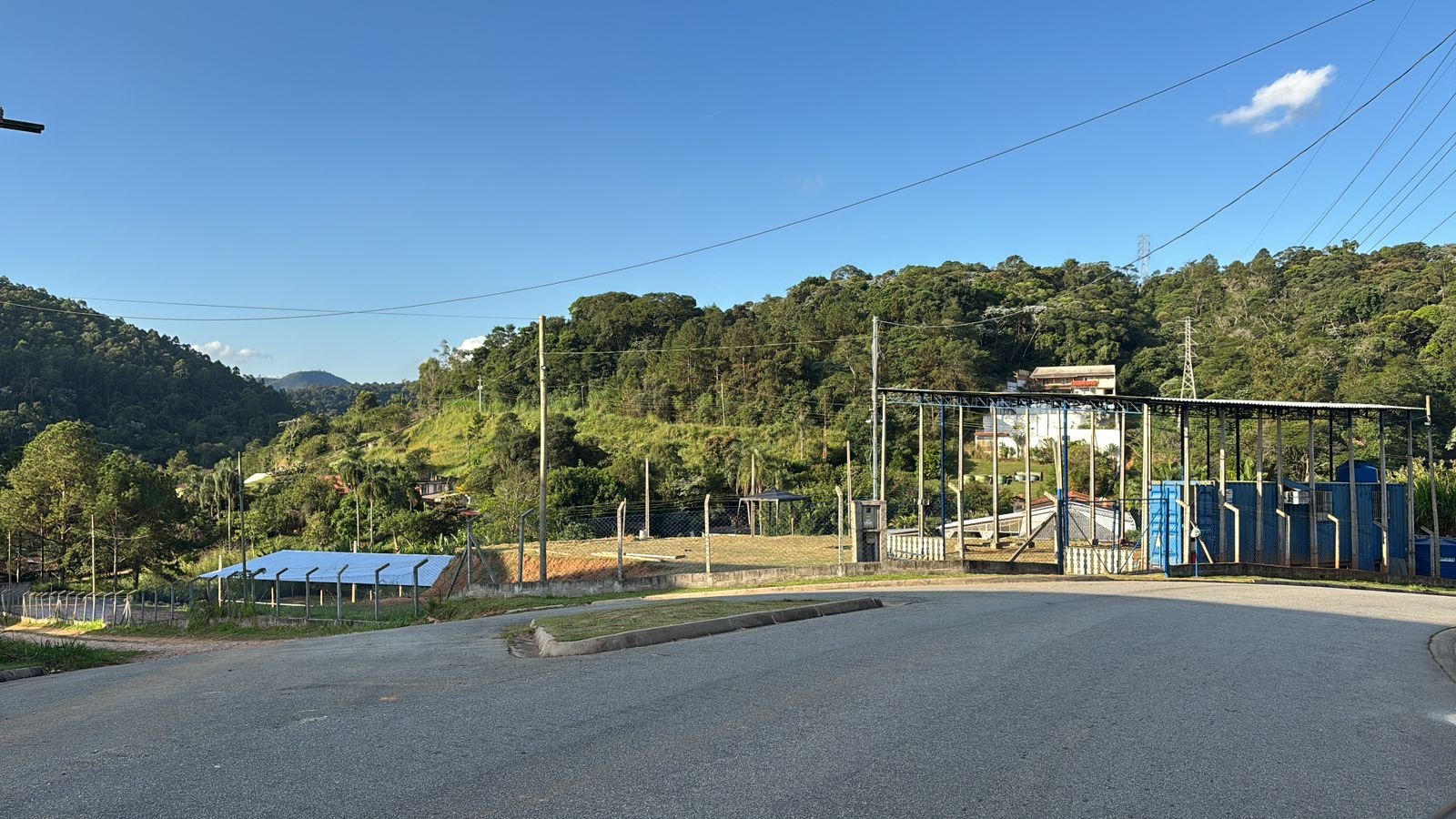 Área empresarial e industrial de alto potencial com estacion