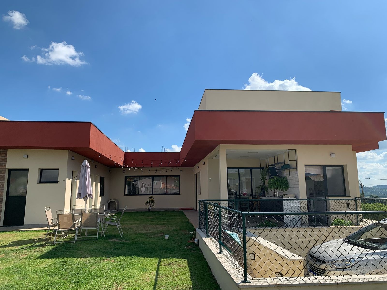 Casa em Condomínio de Luxo à Venda em Itupeva-SP, no Residencial Montes Claros: 6 quartos, 2 suítes, 5 banheiros, 2 vagas, 172 m².