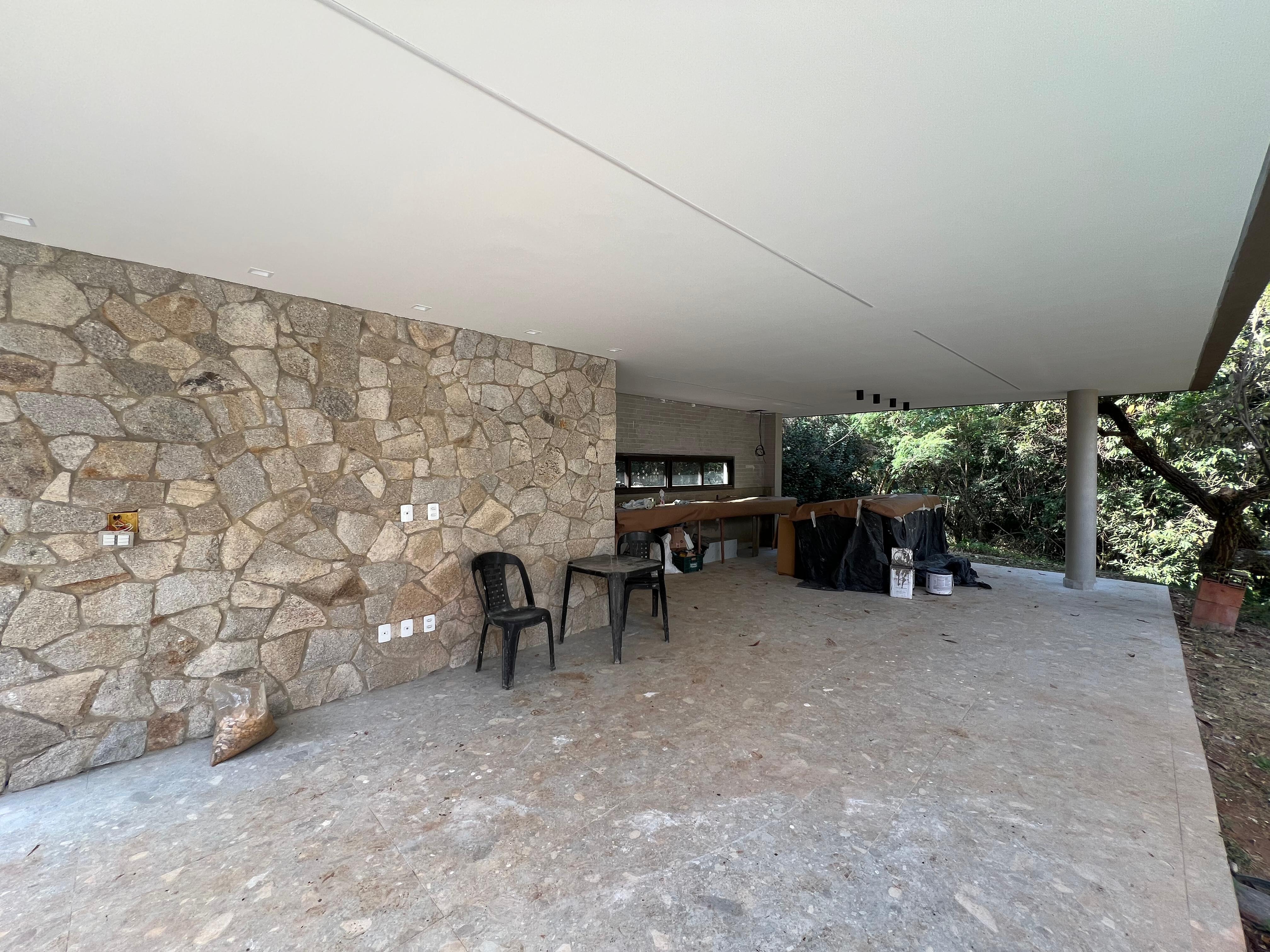 Luxuosa Casa no Condomínio Fazenda Imperial - 1700m² de Terreno e 402m² de Área Construída
