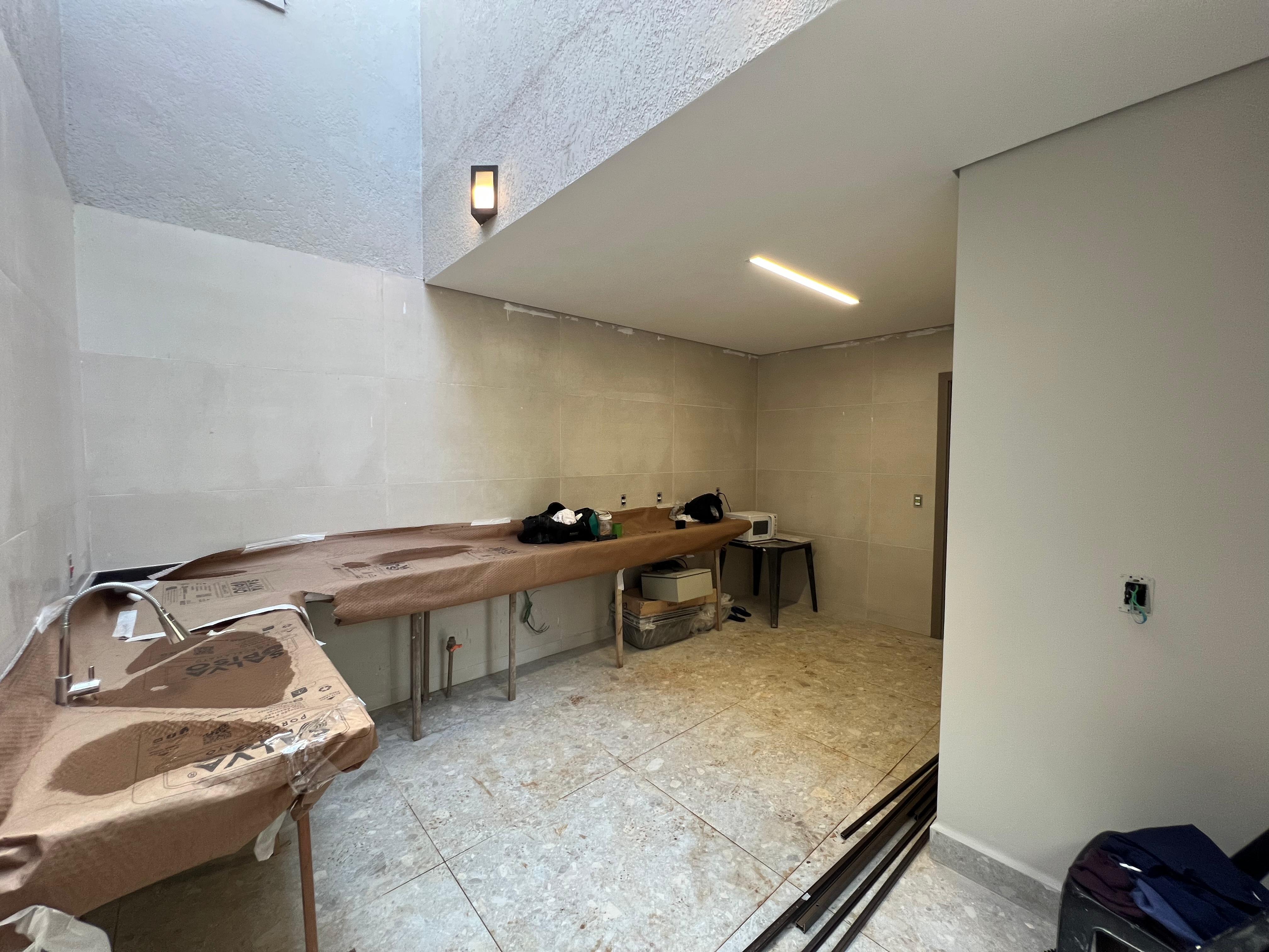 Luxuosa Casa no Condomínio Fazenda Imperial - 1700m² de Terreno e 402m² de Área Construída