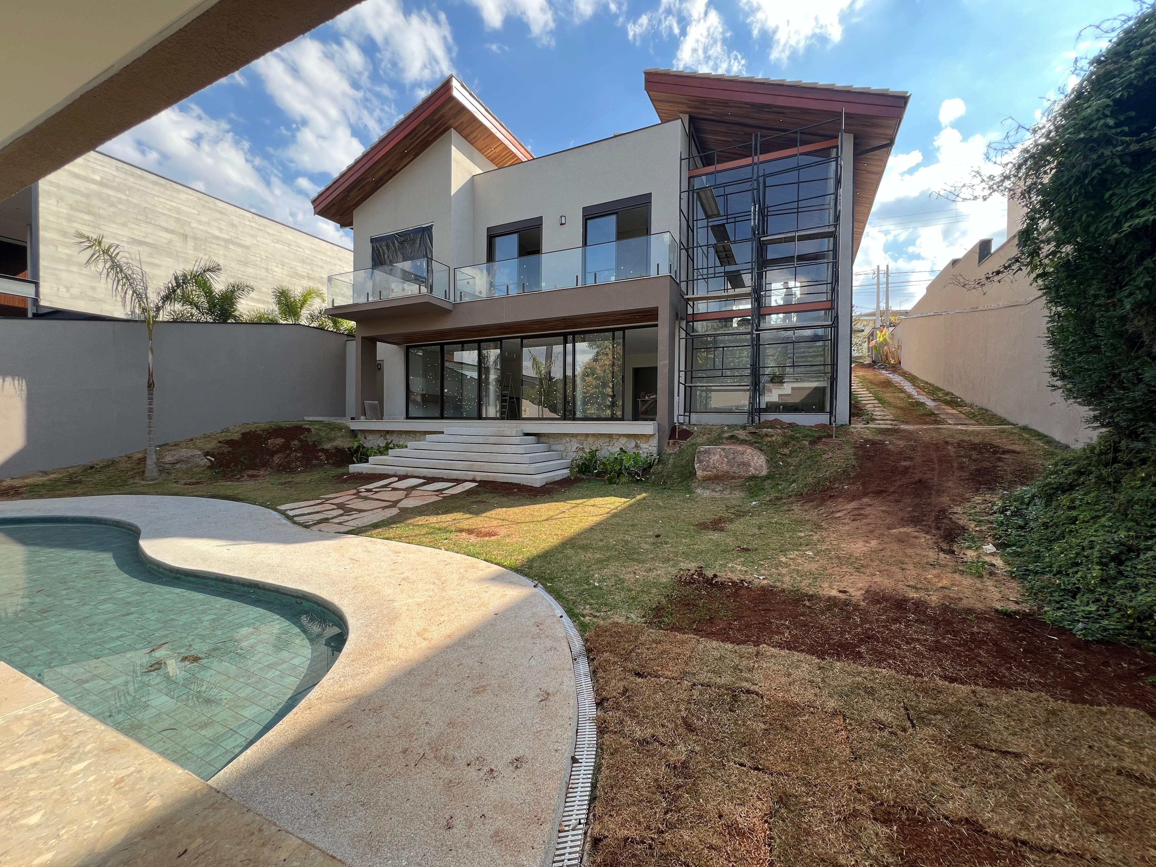 Luxuosa Casa no Condomínio Fazenda Imperial - 1700m² de Terreno e 402m² de Área Construída