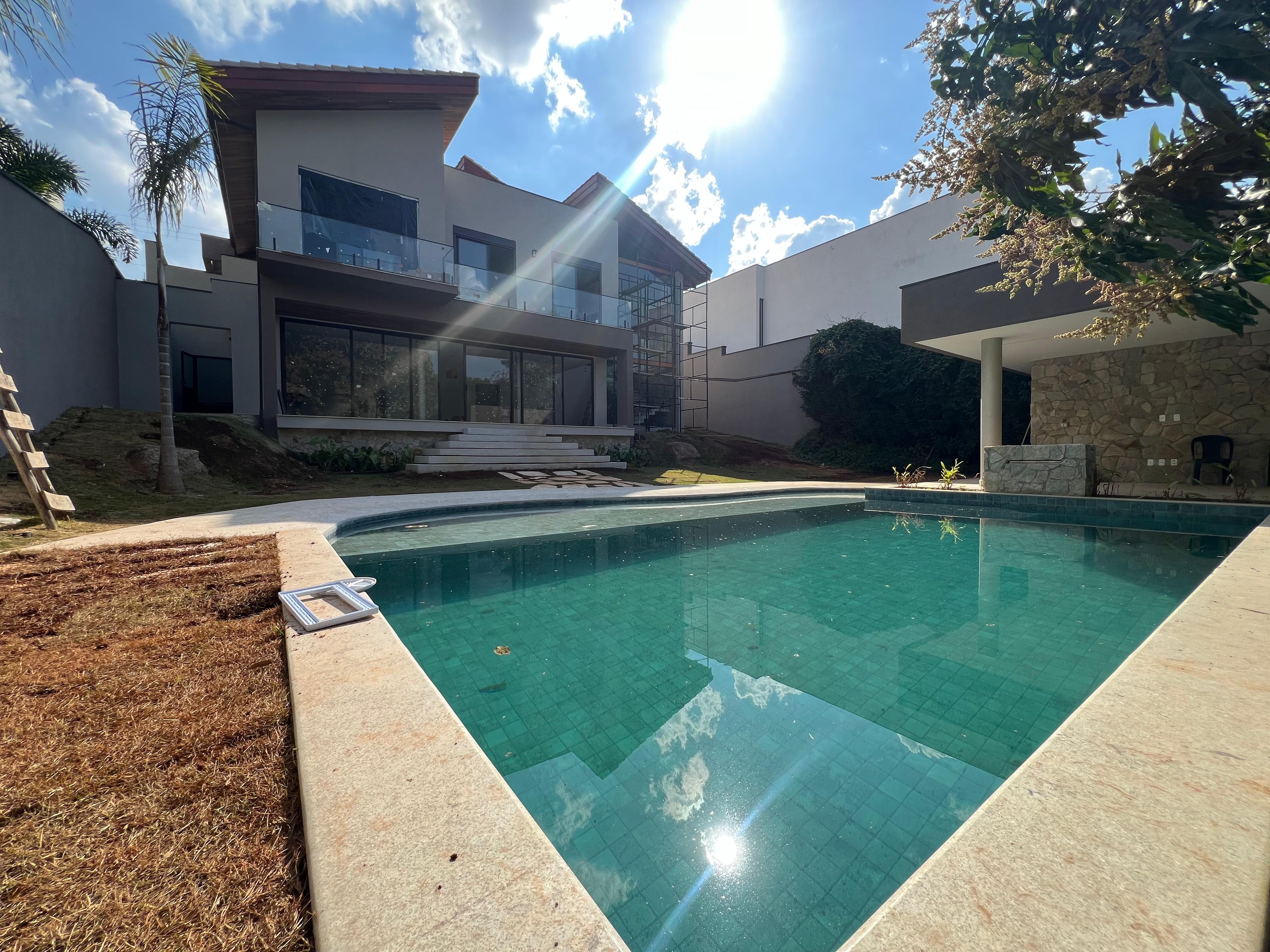 Luxuosa Casa no Condomínio Fazenda Imperial - 1700m² de Terreno e 402m² de Área Construída