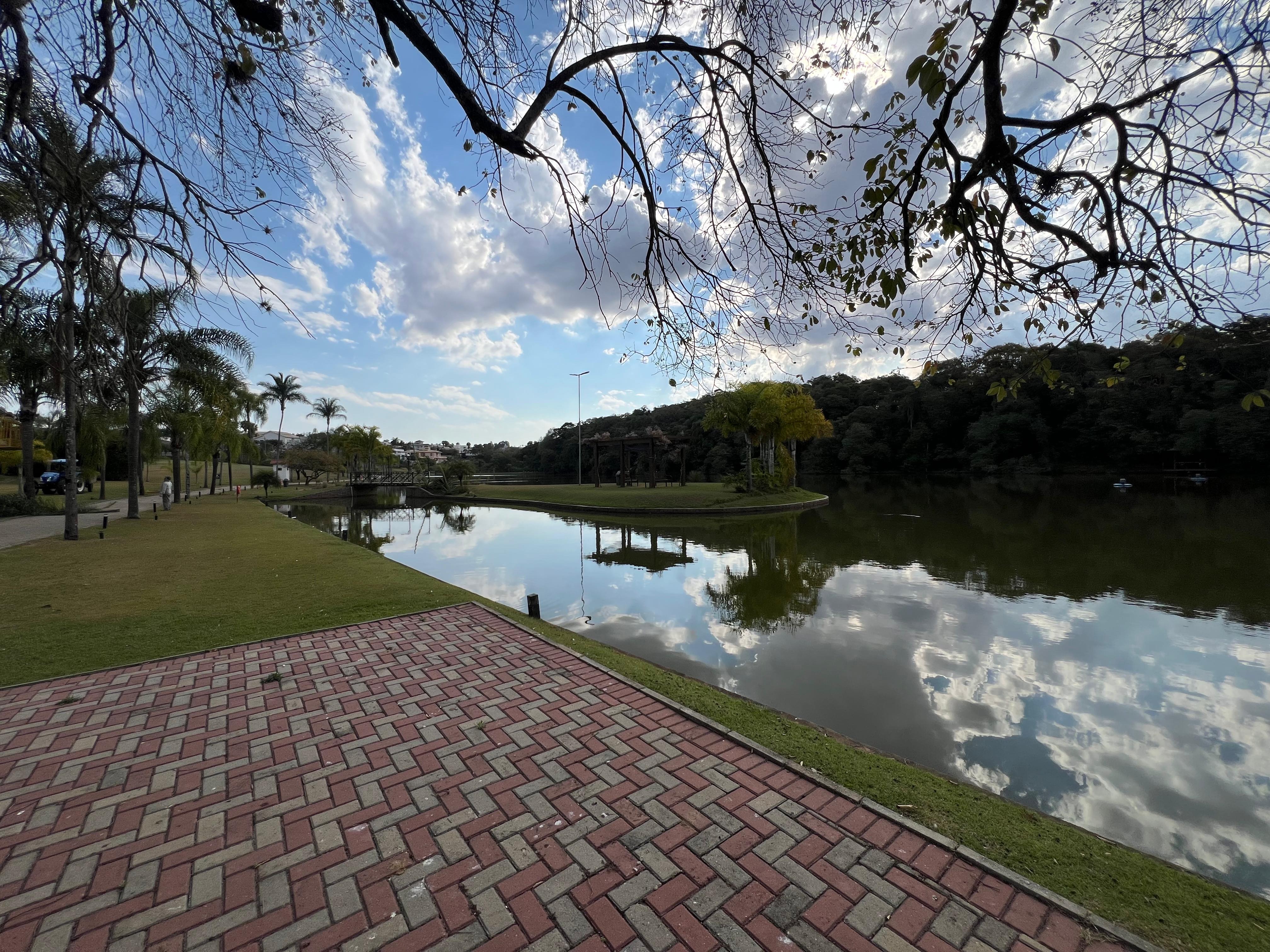 Luxuosa Casa no Condomínio Fazenda Imperial - 1700m² de Terreno e 402m² de Área Construída
