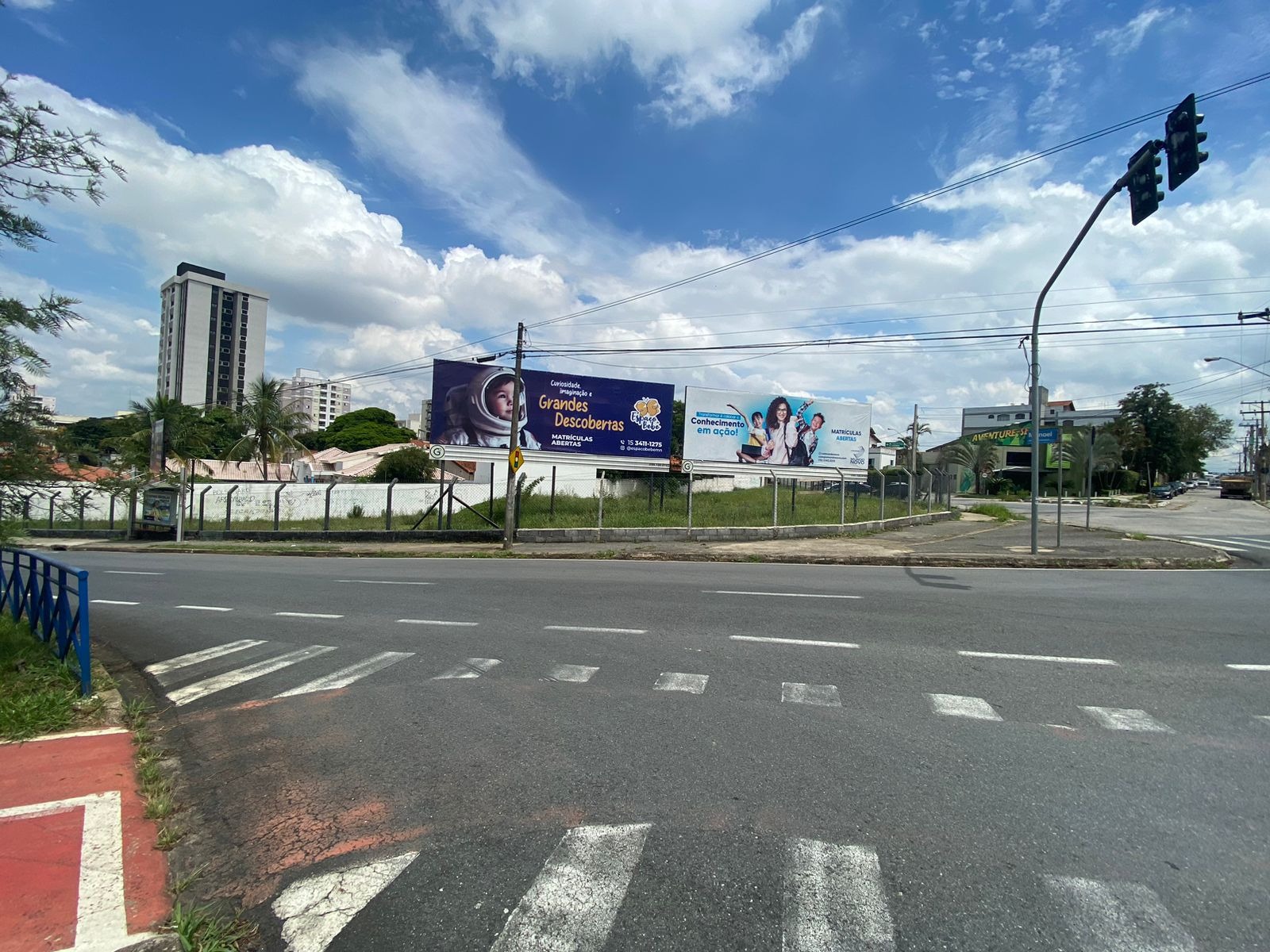 Loteamento e Condomínio, 1500 m² - Foto 1