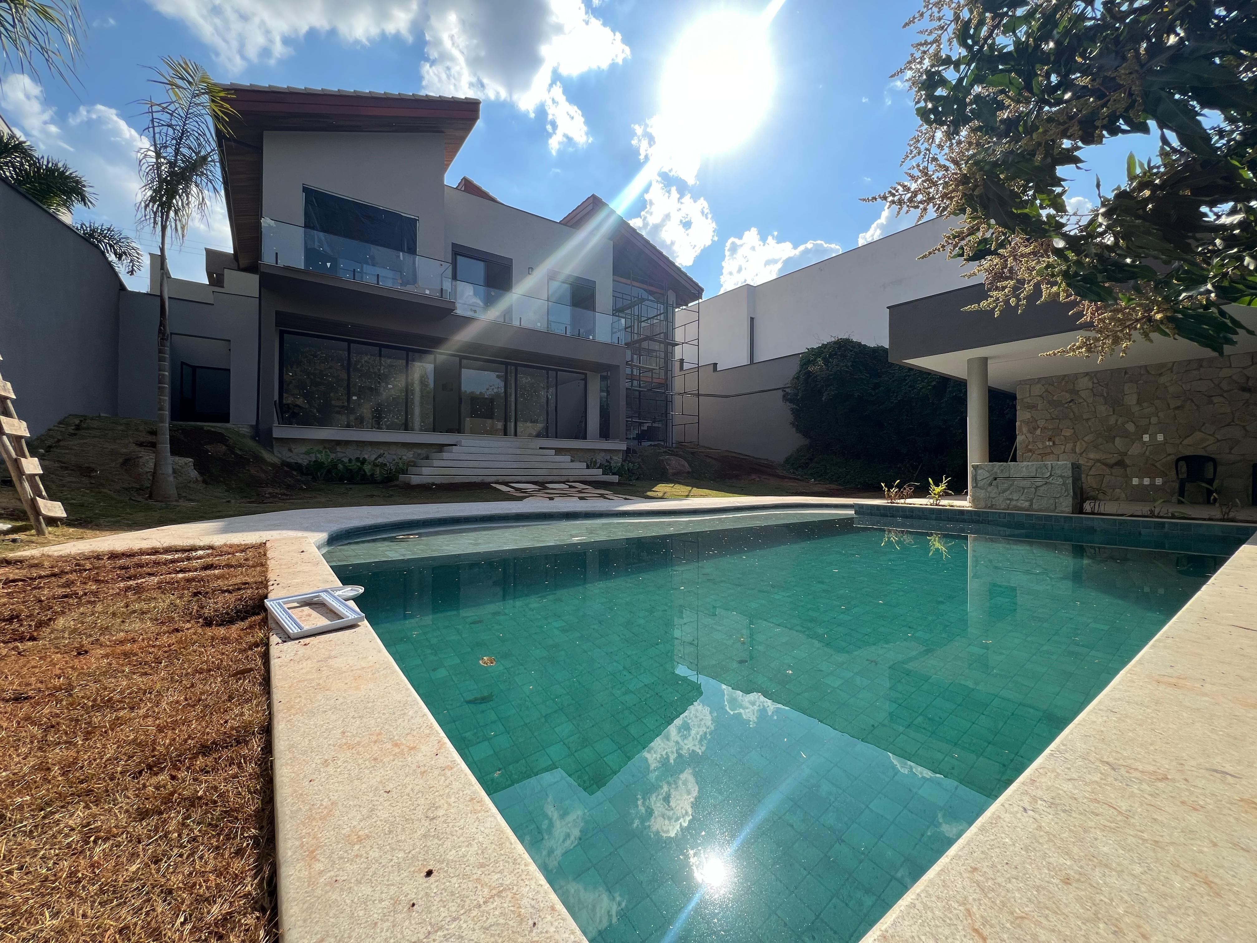 Luxuosa Casa no Condomínio Fazenda Imperial - 1700m² de Terreno e 402m² de Área Construída