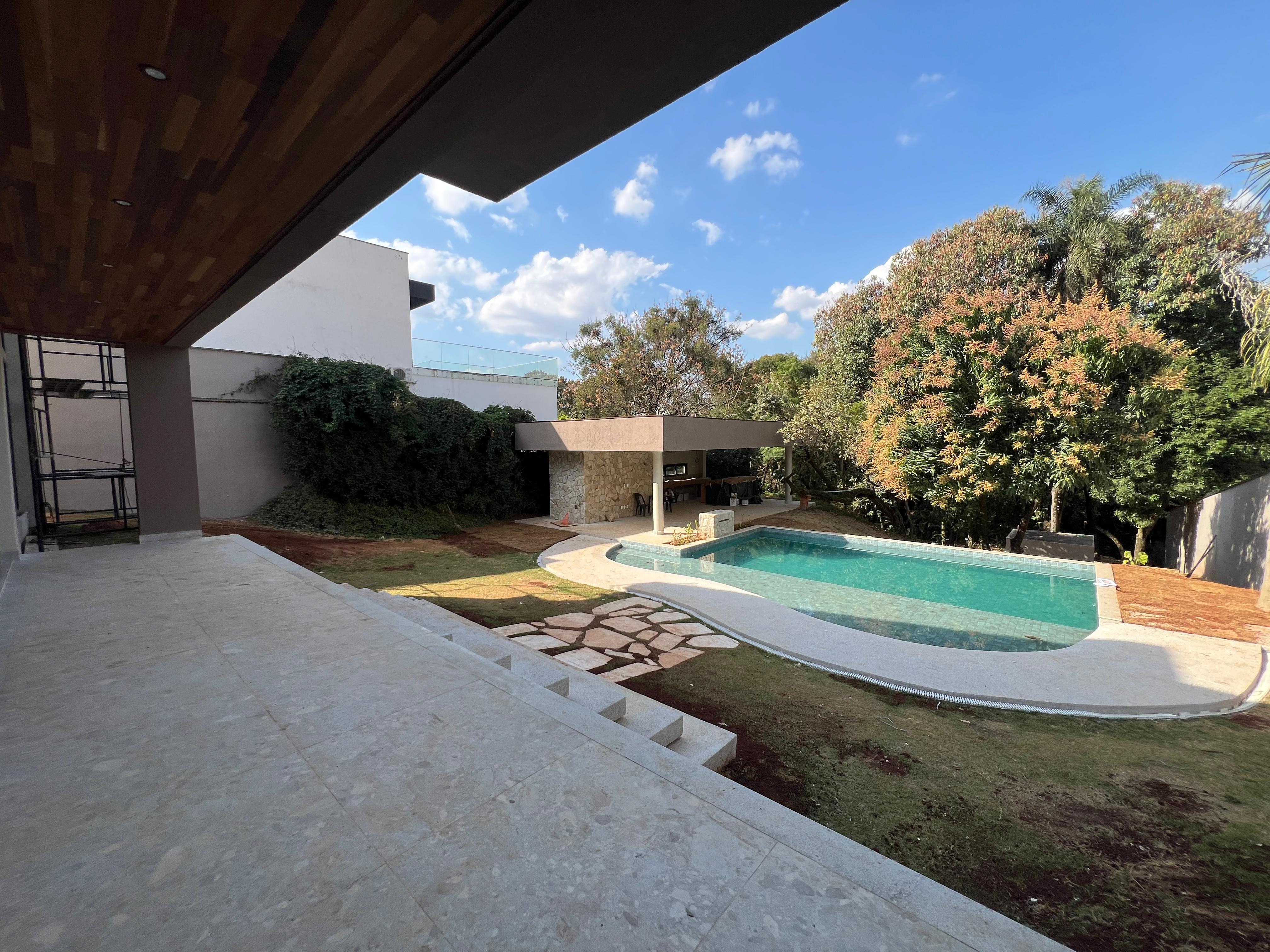 Luxuosa Casa no Condomínio Fazenda Imperial - 1700m² de Terreno e 402m² de Área Construída