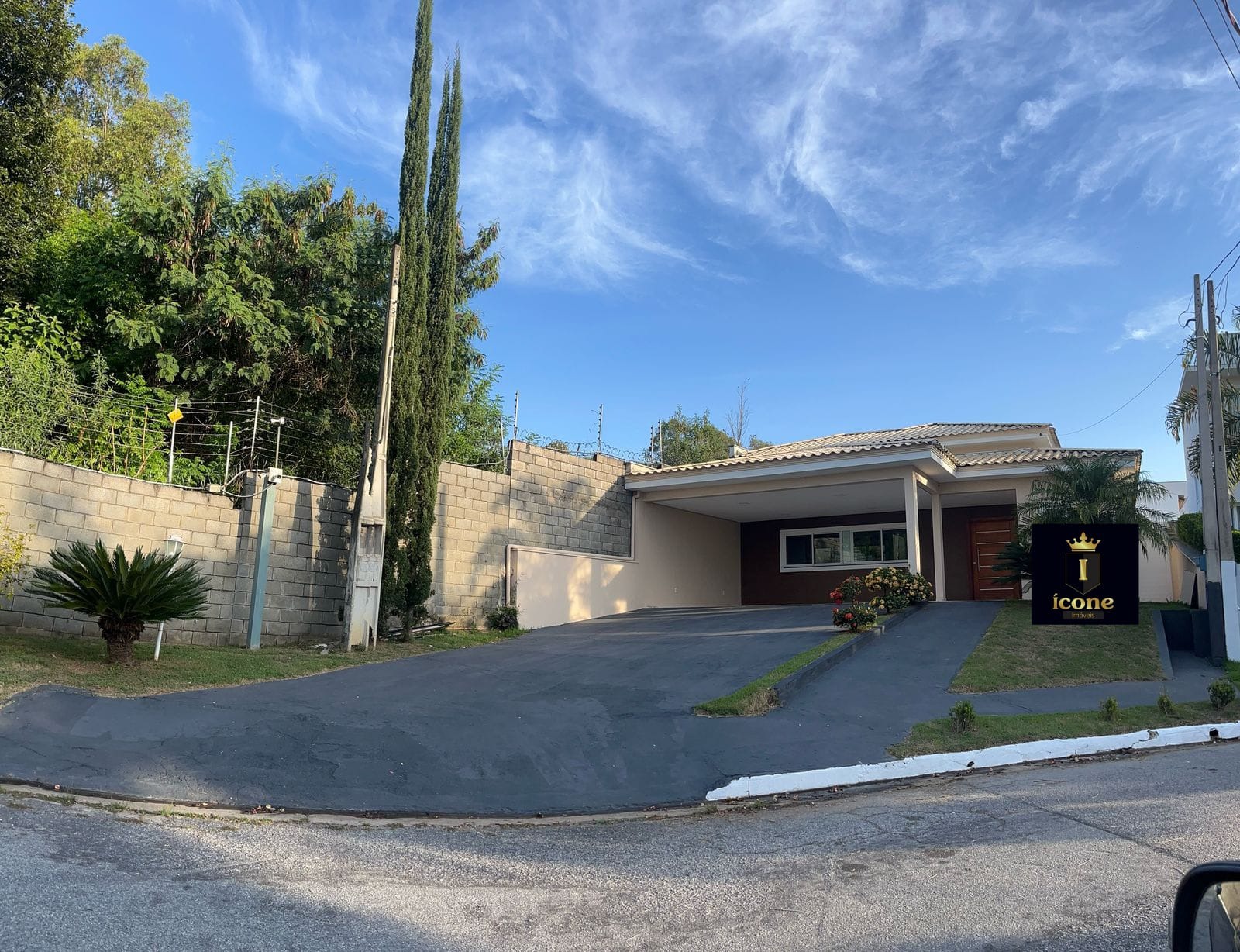Casa a venda com 3 suítes no condomínio gramados de sorocaba