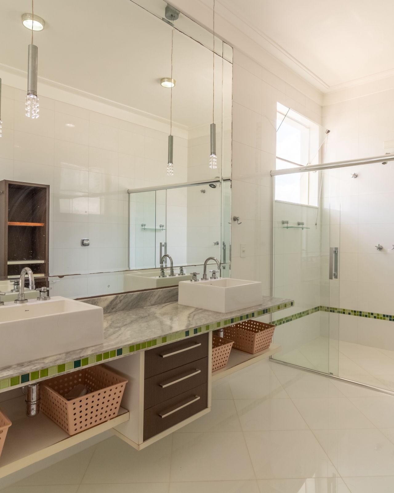 Sobrado com 3 suítes, piscina aquecida e suíte master de 60 m² no Sunset Condomínio Residencial