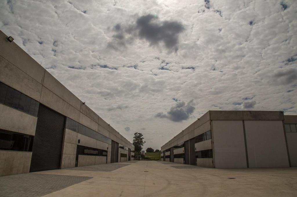 Galpão Comercial e Industrial 500m² em Condomínio para alugar em Sorocaba na Rodovia Raposo Tavares, Km 102