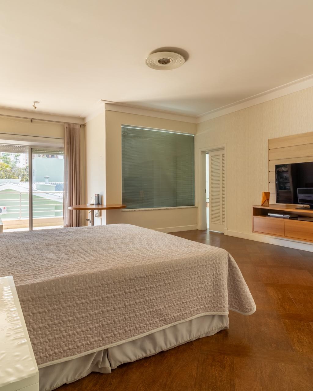 Sobrado com 3 suítes, piscina aquecida e suíte master de 60 m² no Sunset Condomínio Residencial