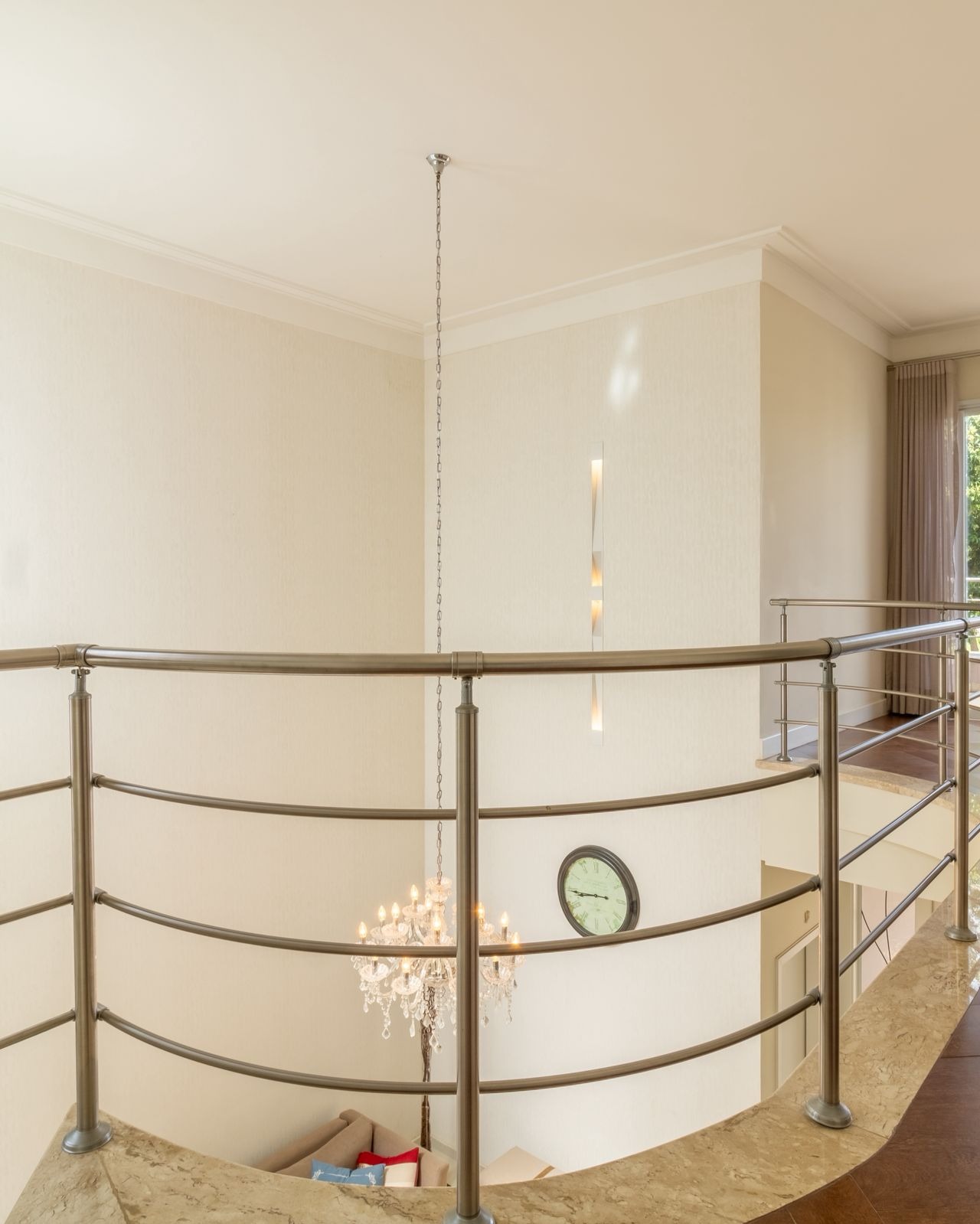 Sobrado com 3 suítes, piscina aquecida e suíte master de 60 m² no Sunset Condomínio Residencial