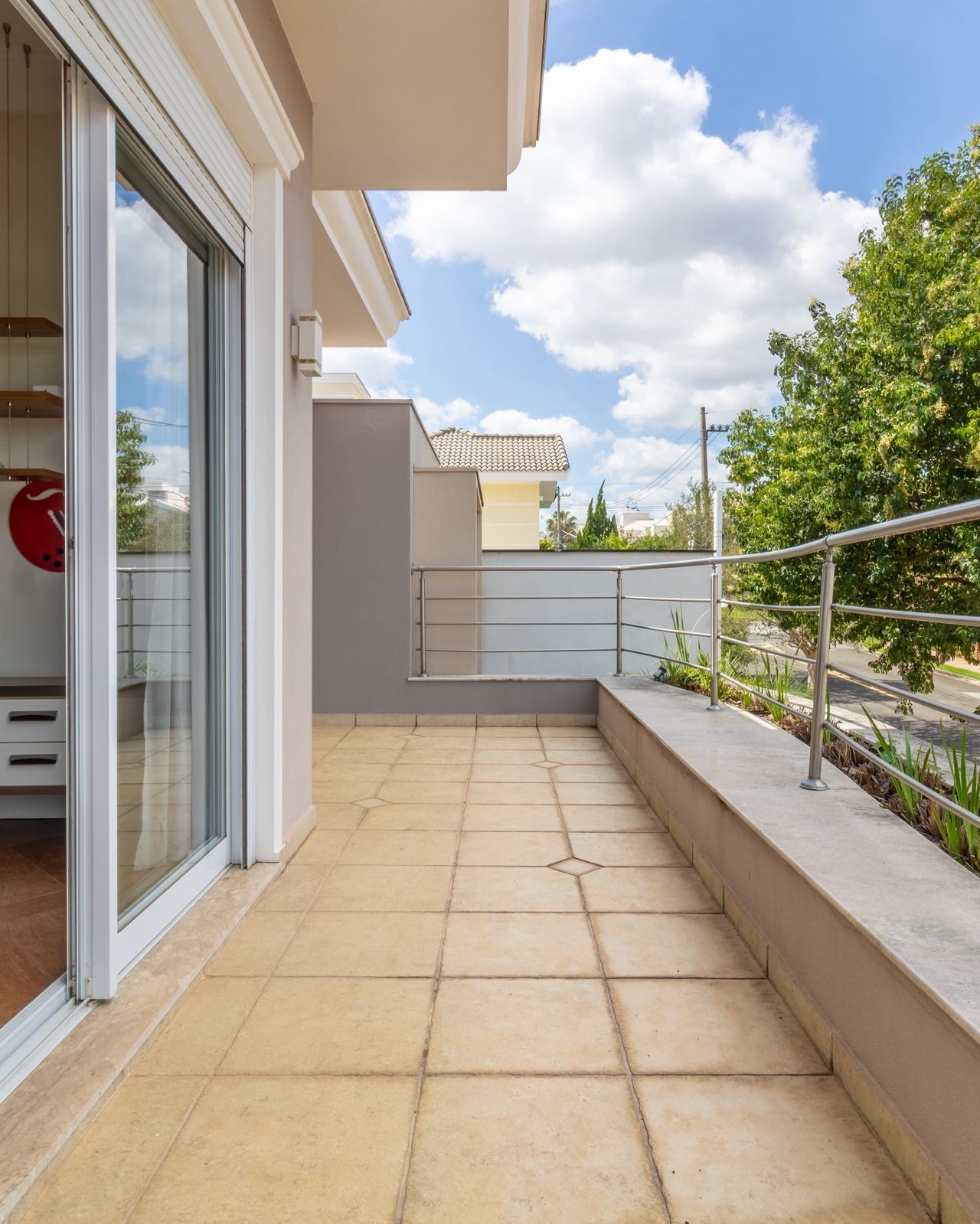 Sobrado com 3 suítes, piscina aquecida e suíte master de 60 m² no Sunset Condomínio Residencial