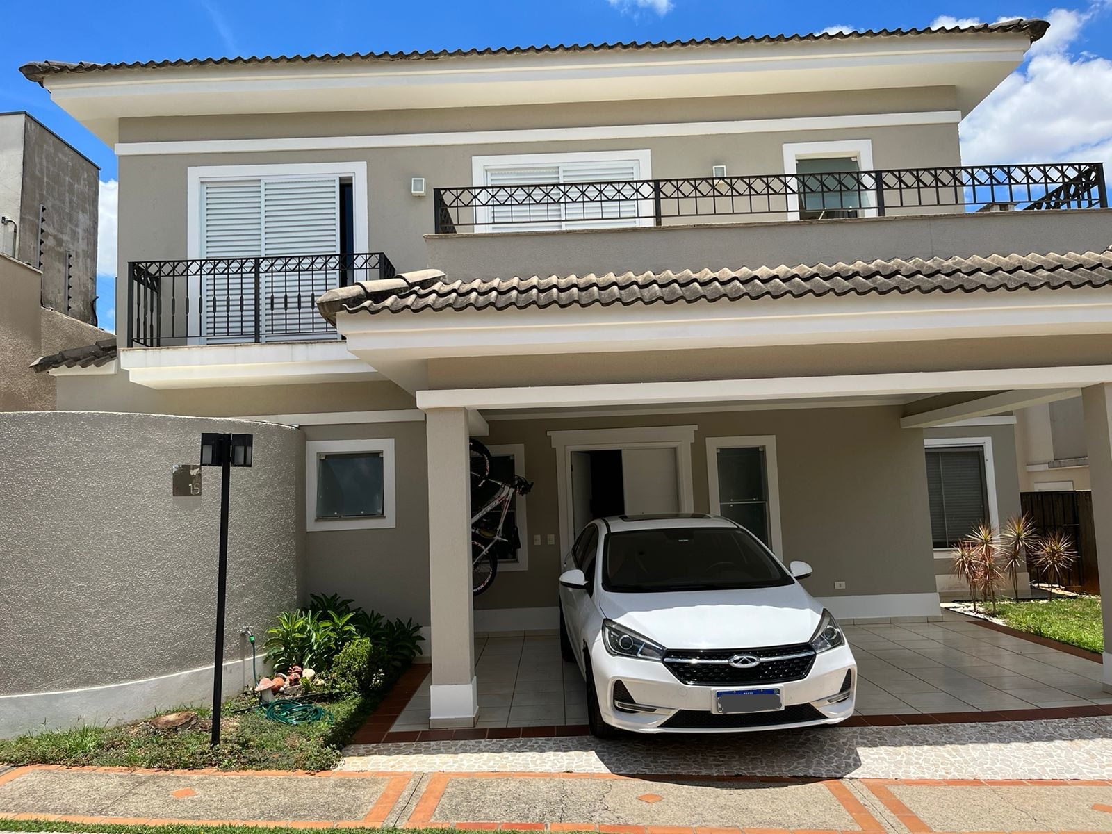 Casa, 4 quartos, 242 m² - Foto 1