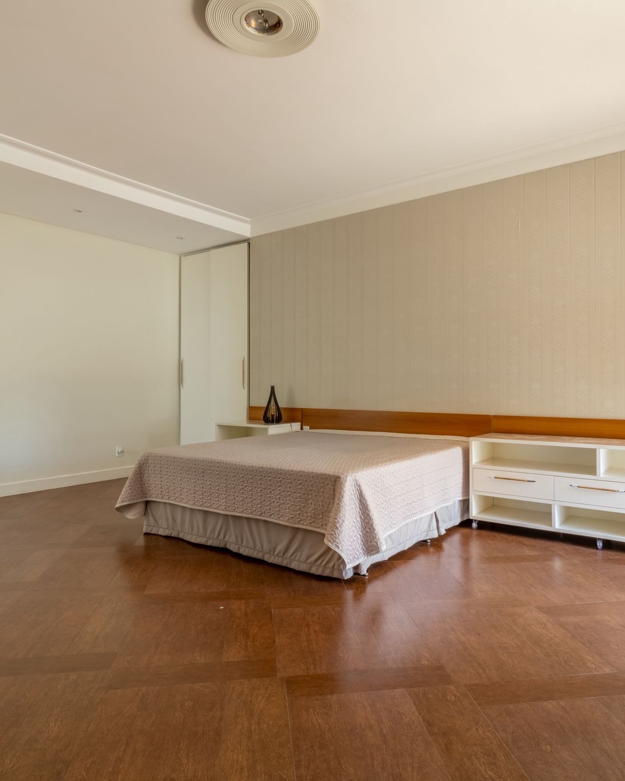 Sobrado com 3 suítes, piscina aquecida e suíte master de 60 m² no Sunset Condomínio Residencial