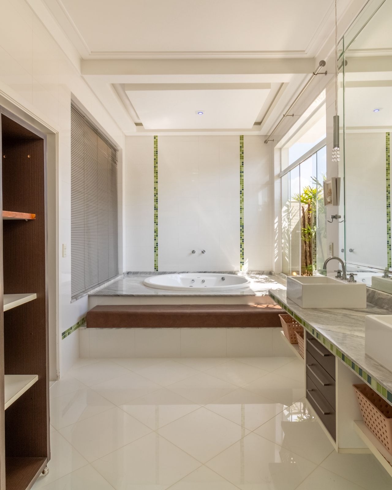 Sobrado com 3 suítes, piscina aquecida e suíte master de 60 m² no Sunset Condomínio Residencial