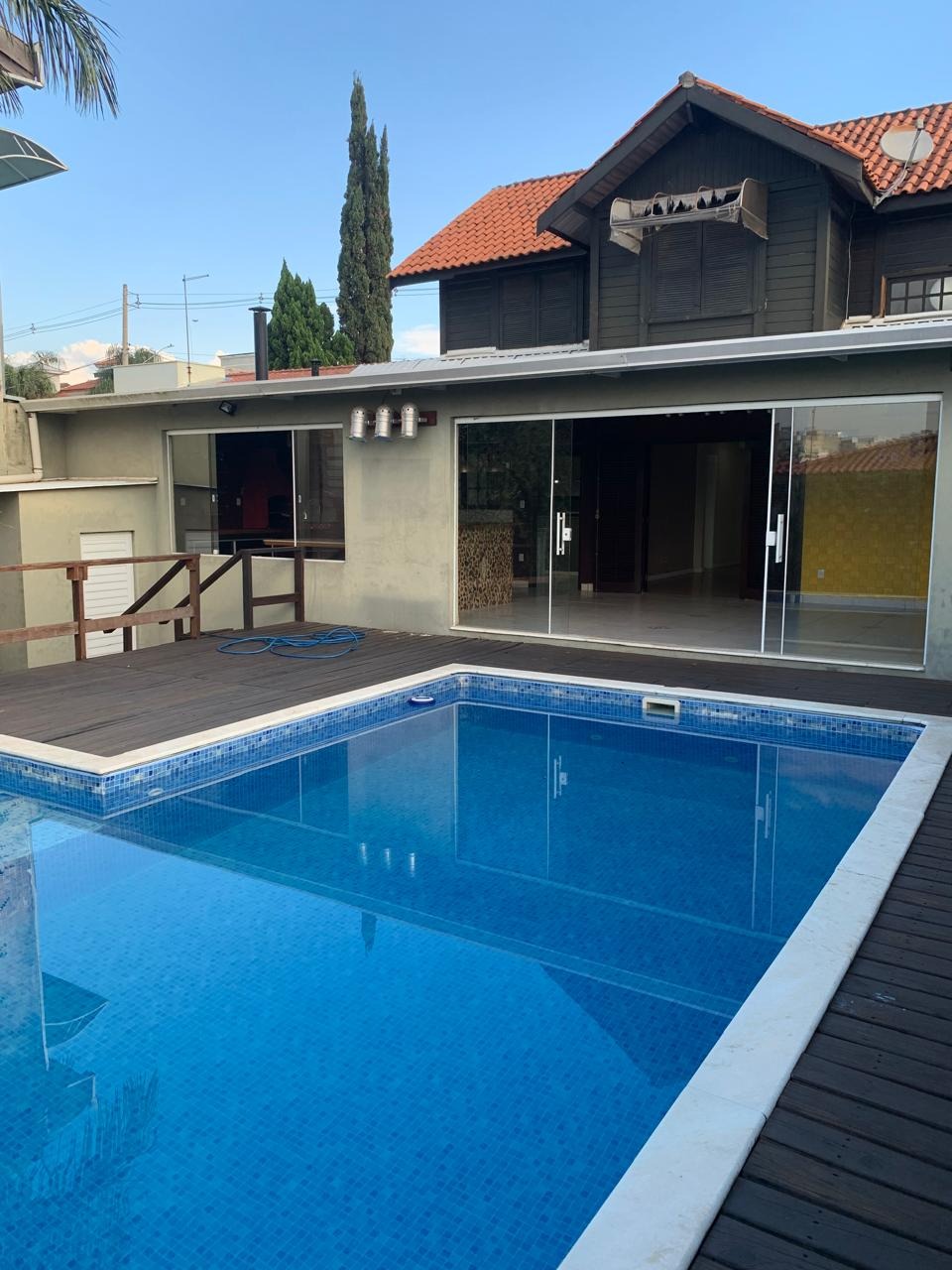 "Casa dos Seus Sonhos: Conforto, Sofisticação e Lazer Completo com Vista Privilegiada"