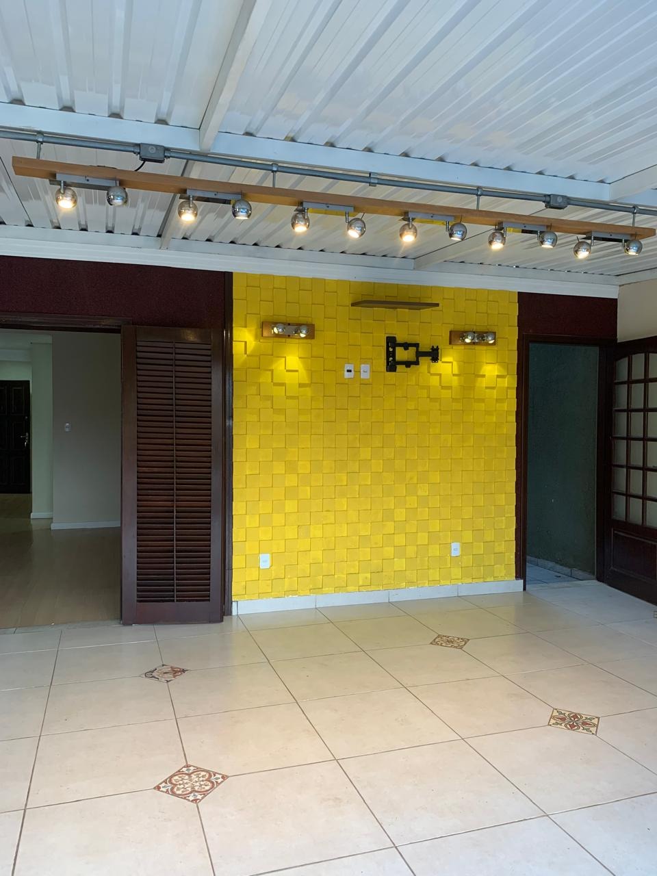"Casa dos Seus Sonhos: Conforto, Sofisticação e Lazer Completo com Vista Privilegiada"