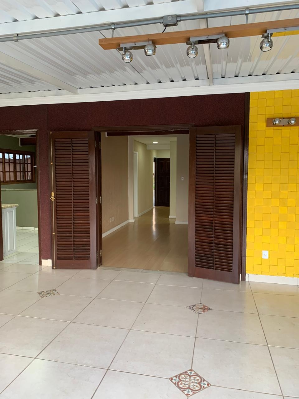 "Casa dos Seus Sonhos: Conforto, Sofisticação e Lazer Completo com Vista Privilegiada"