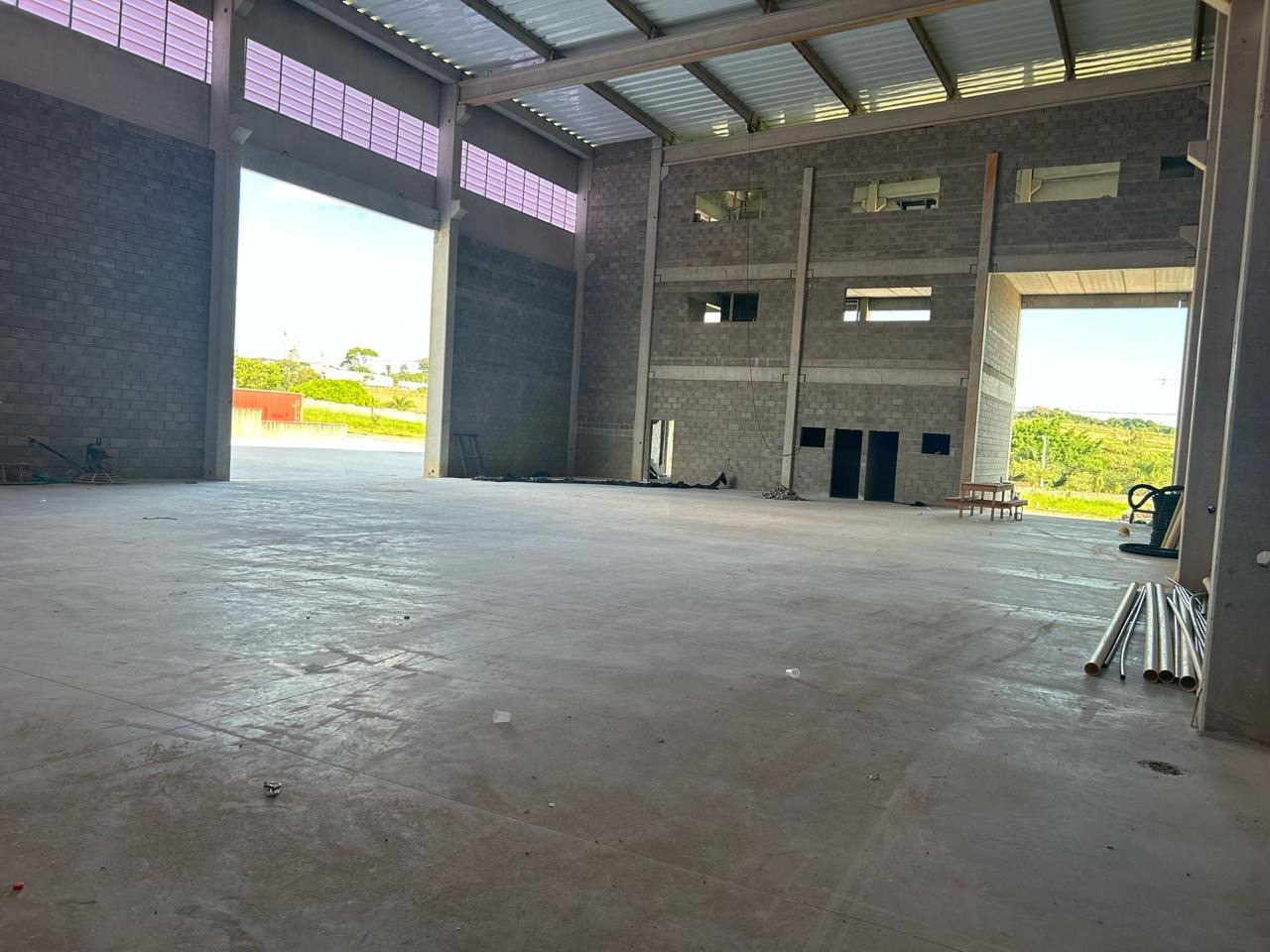 Aluguel de Galpão Industrial de Excelência em Cidade] - Bairro] - Espaço Moderno e Funcional!