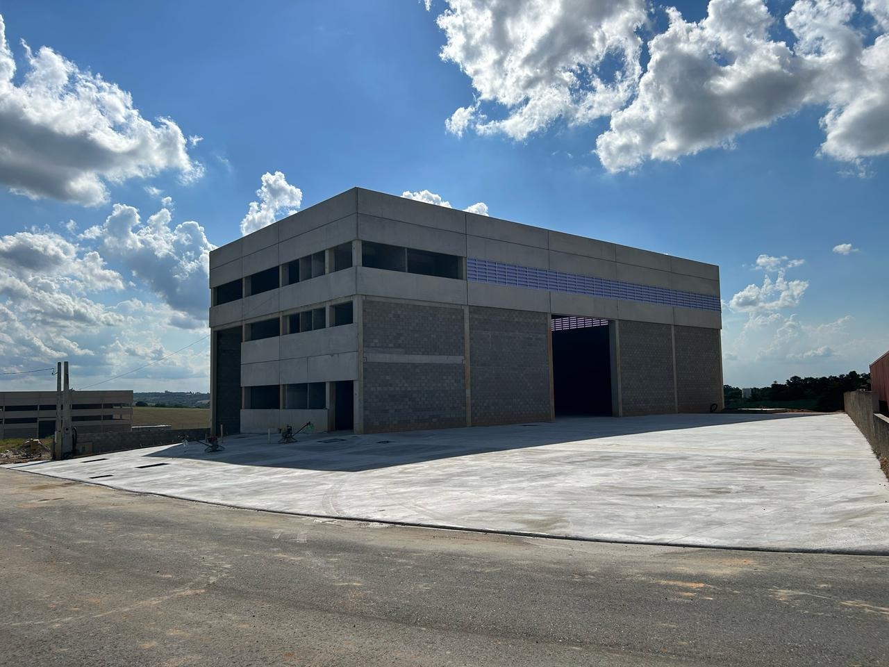 Aluguel de Galpão Industrial de Excelência em Cidade] - Bairro] - Espaço Moderno e Funcional!