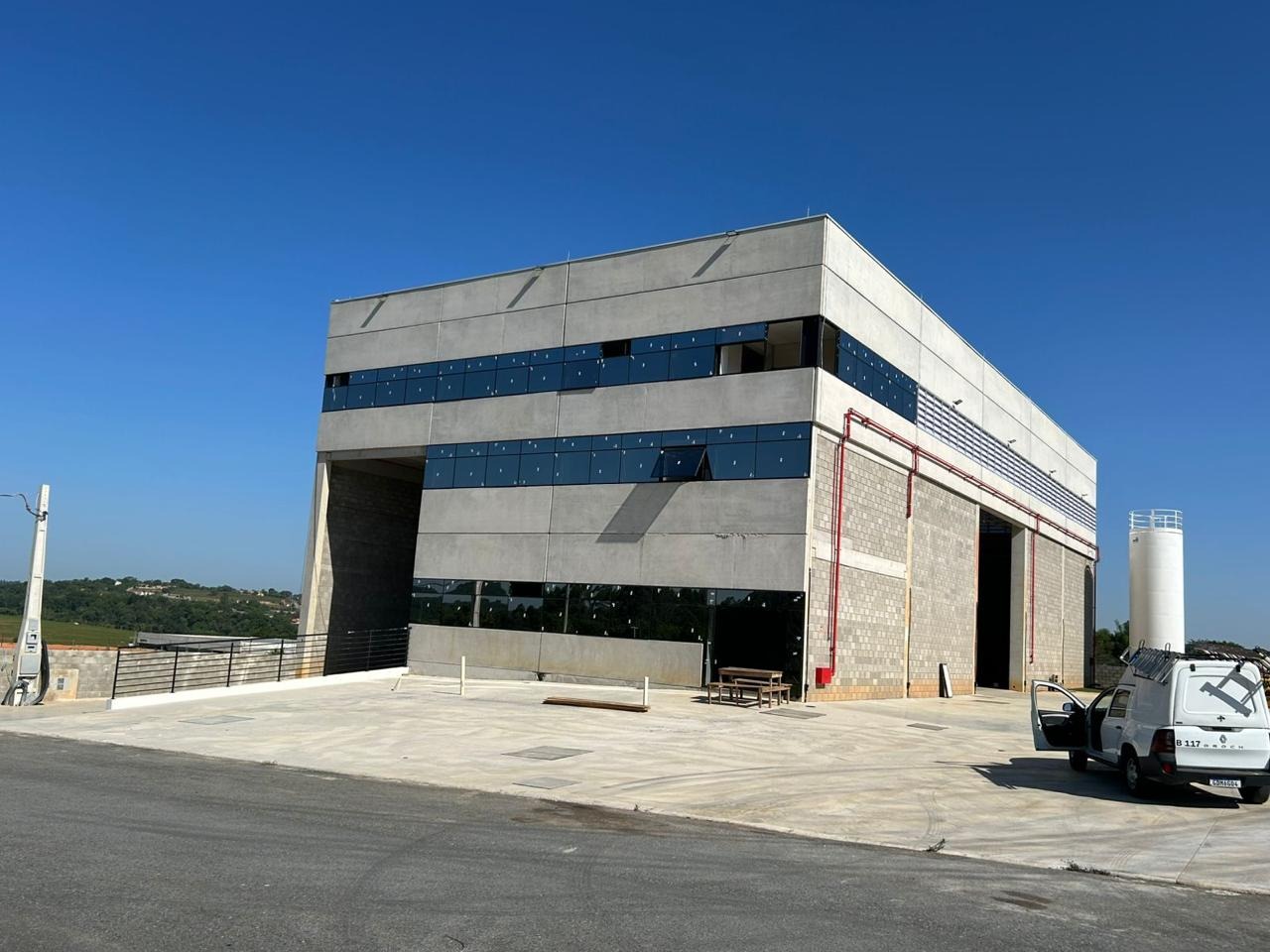 Aluguel de Galpão Industrial de Excelência em Cidade] - Bairro] - Espaço Moderno e Funcional!