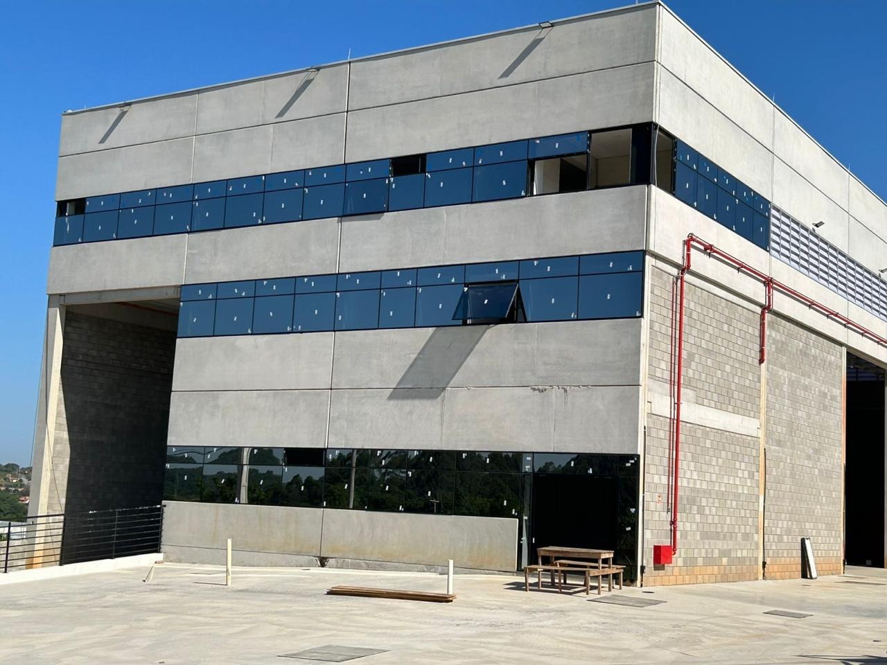 Aluguel de Galpão Industrial de Excelência em Cidade] - Bairro] - Espaço Moderno e Funcional!
