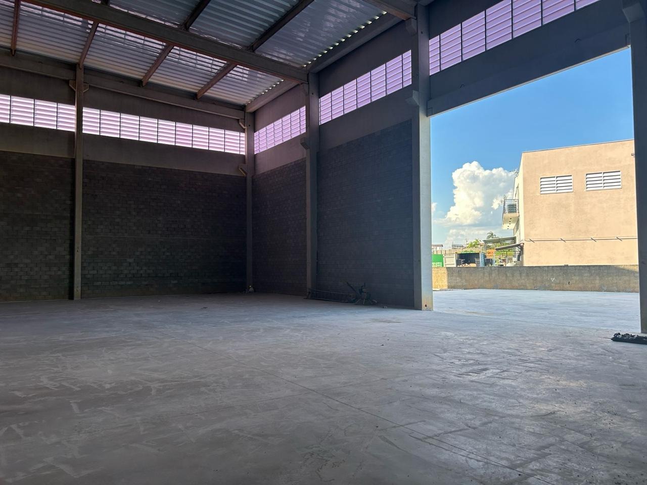 Aluguel de Galpão Industrial de Excelência em Cidade] - Bairro] - Espaço Moderno e Funcional!