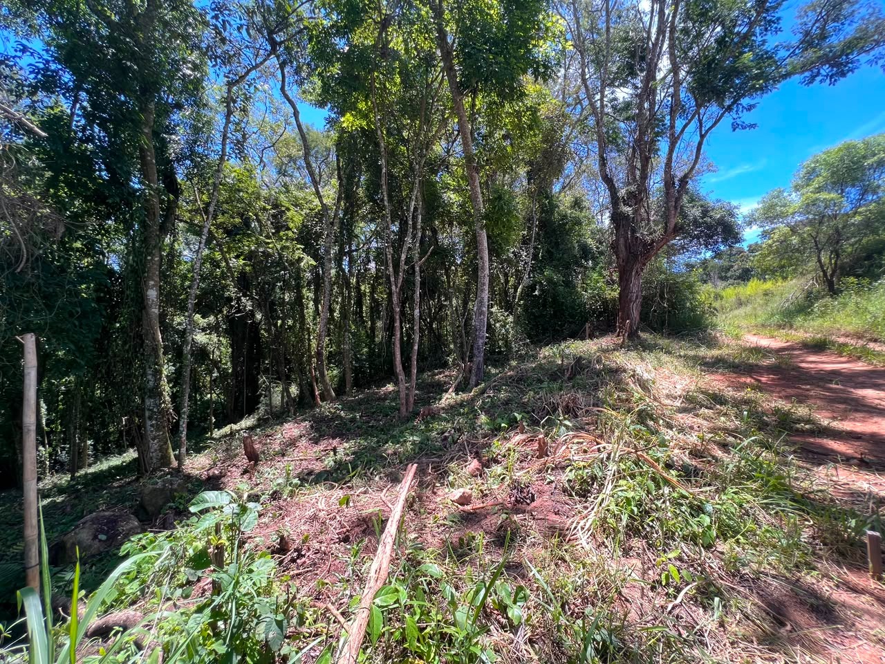 Terreno à 600mts da repressa de itupararanga no loteamento s