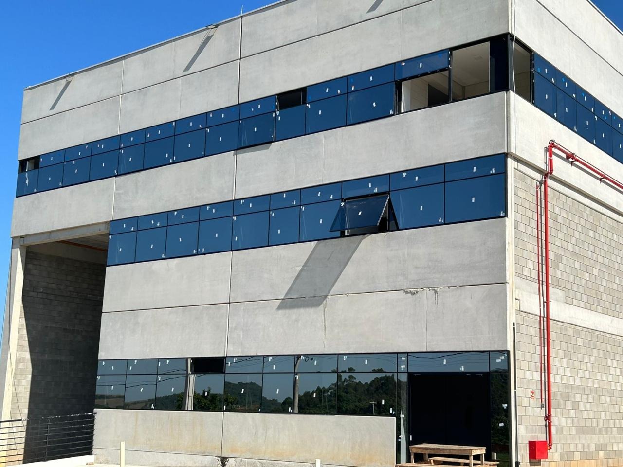 Aluguel de Galpão Industrial de Excelência em Cidade] - Bairro] - Espaço Moderno e Funcional!