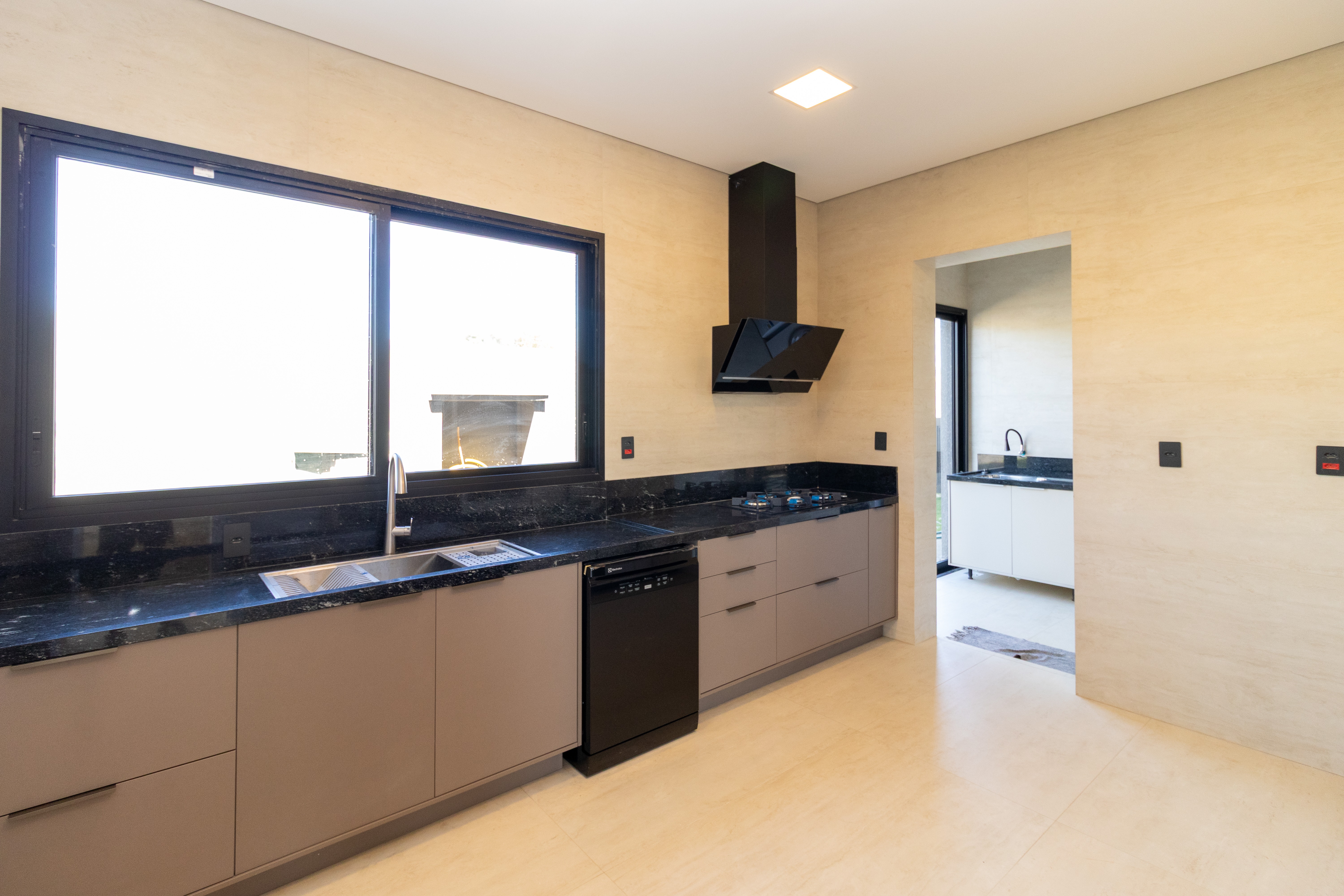 Condomínio portofino reserva ituparanga 6 suítes 720 m² pisc