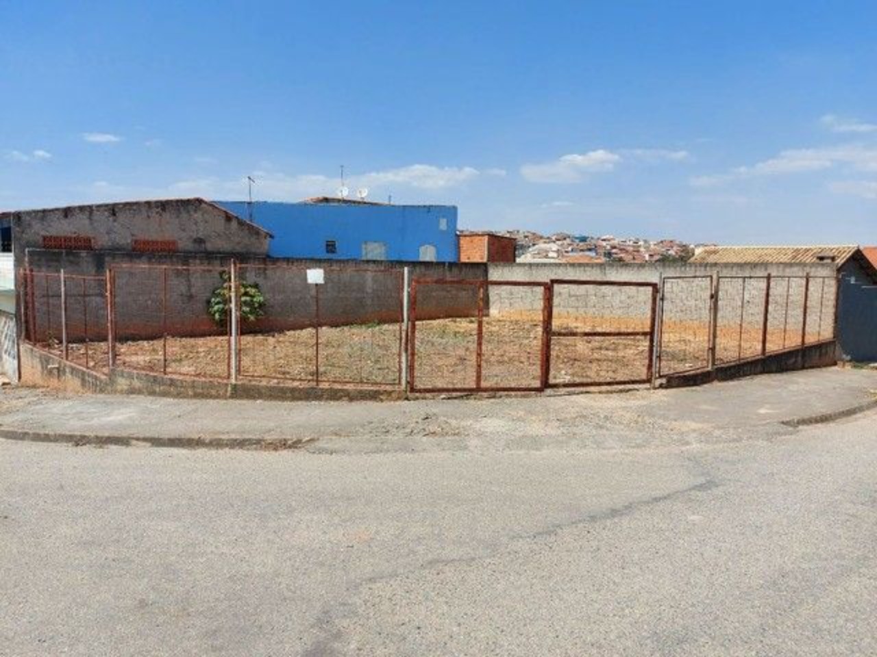 Loteamento e Condomínio, 300 m² - Foto 1