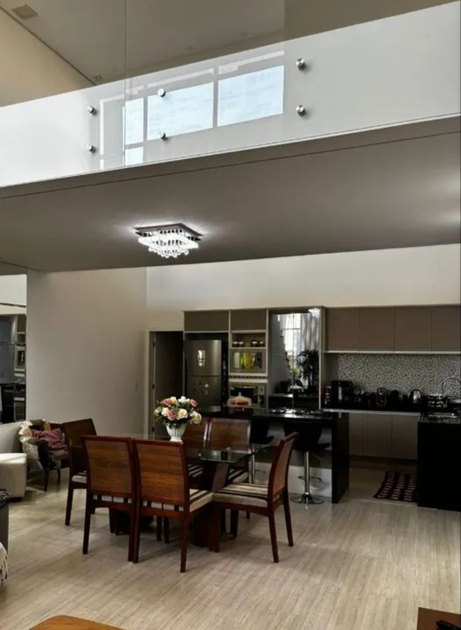 Casa, 3 quartos, 220 m² - Foto 1