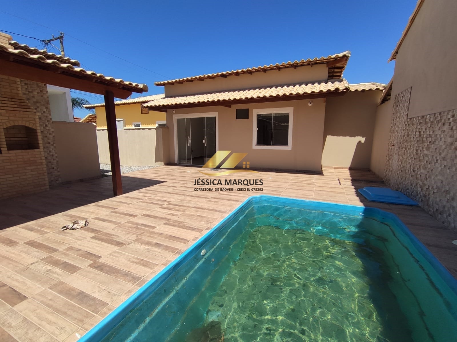 Linda casa com 2 quartos, área gourmet e piscina em Unamar, Tamoios - Cabo Frio - RJ