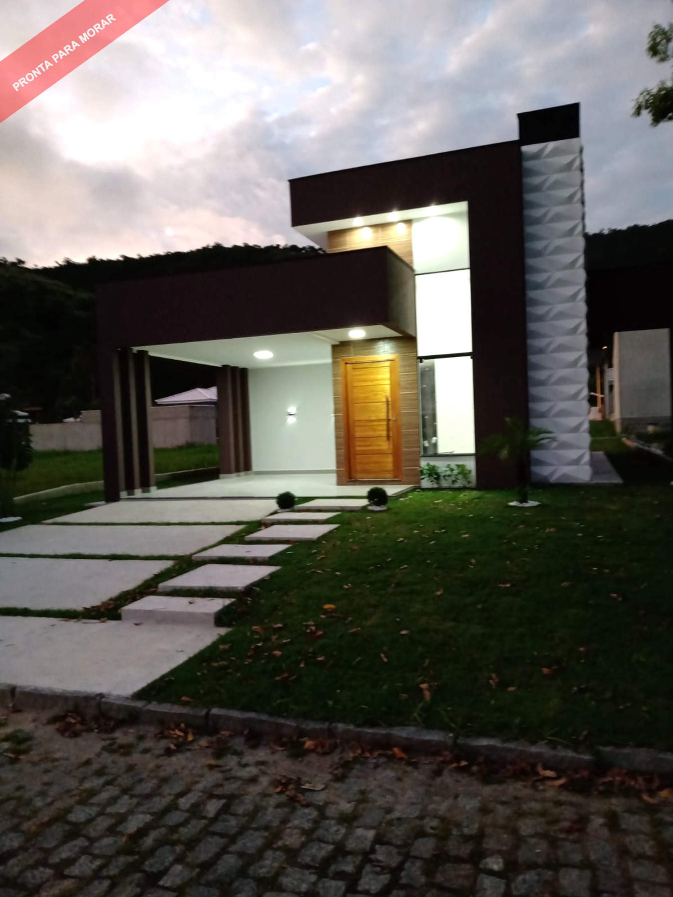 Casa a venda em Maricá com 3 quartos dentro de condominio