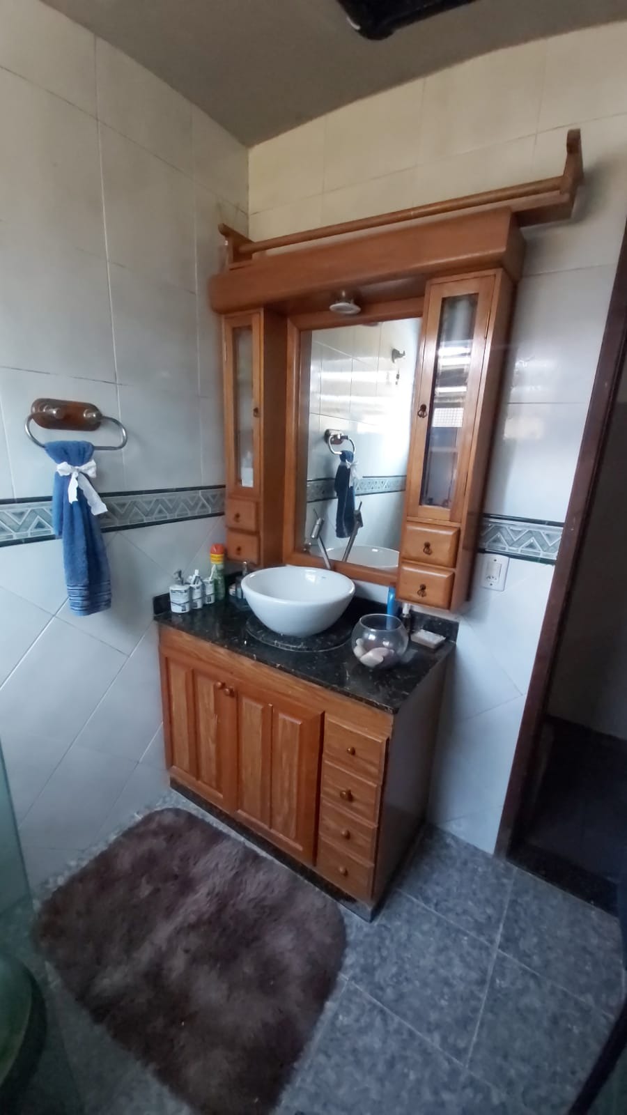 Casa a venda em Guapimirim com 3 quartos sendo 1 suíte com um quintal bem aproveitado.