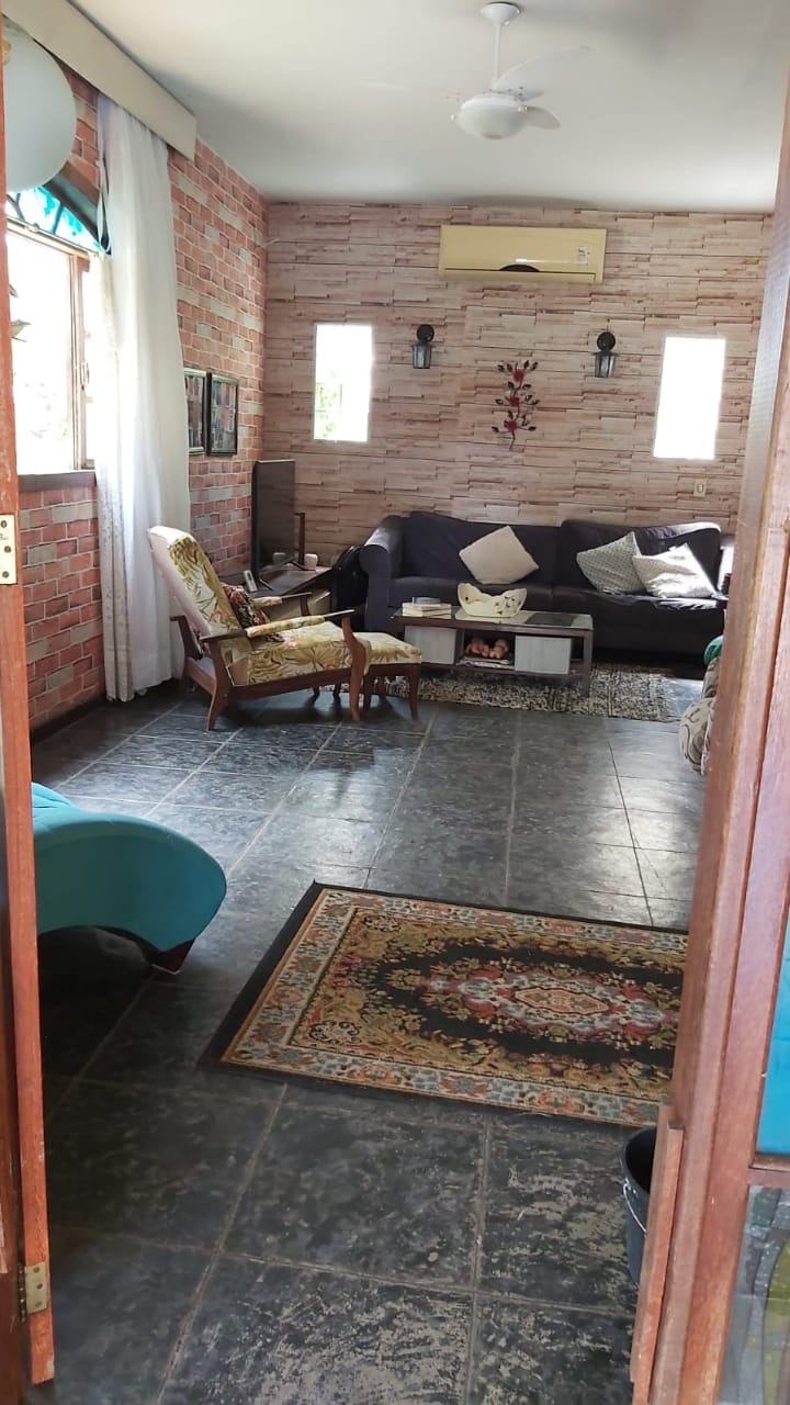Casa a venda em guapimirim com 3 quartos sendo 1 suíte com u