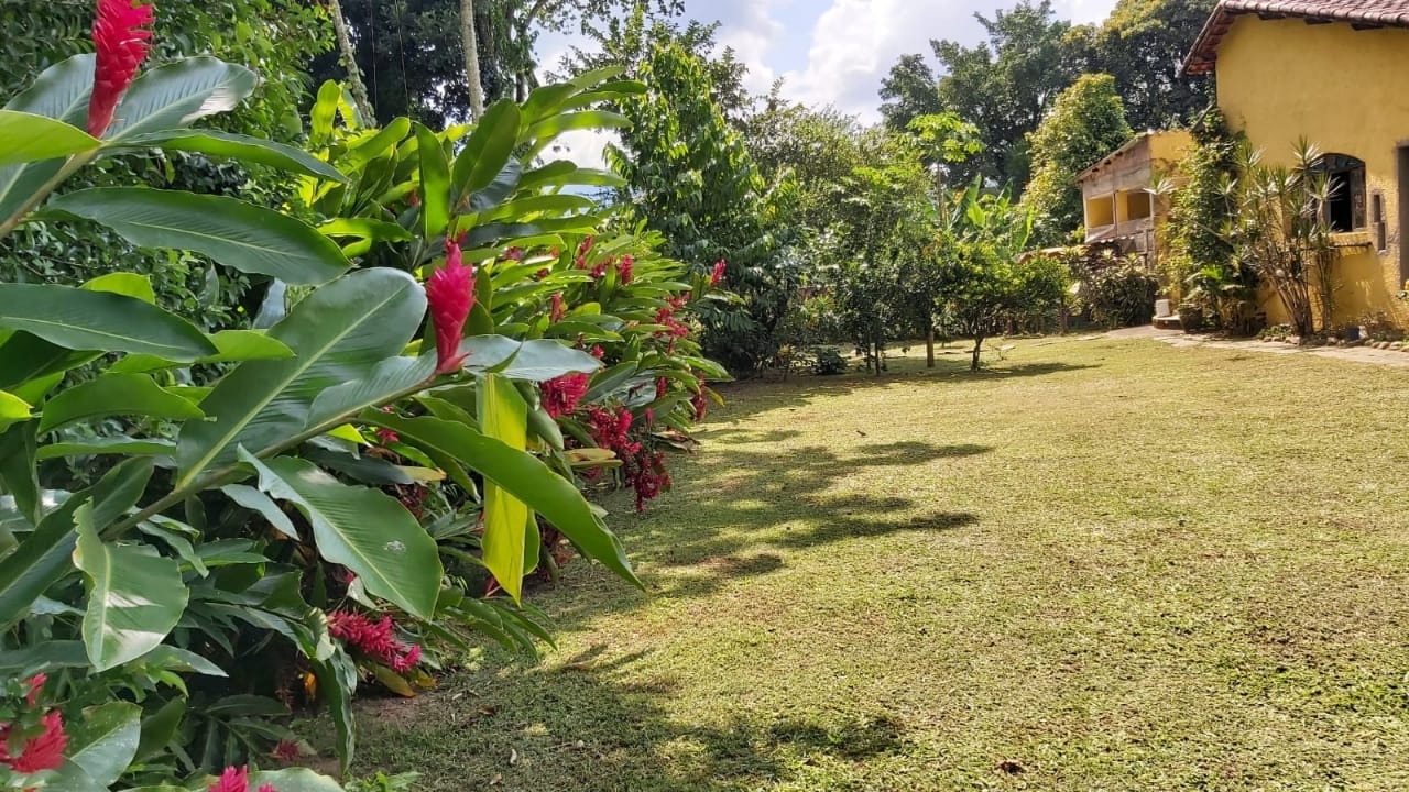 Casa a venda em guapimirim com 3 quartos sendo 1 suíte com u