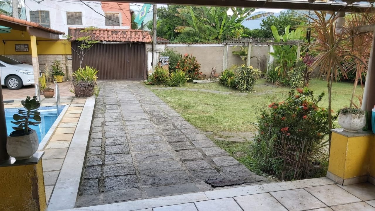 Casa a venda em guapimirim com 3 quartos sendo 1 suíte com u