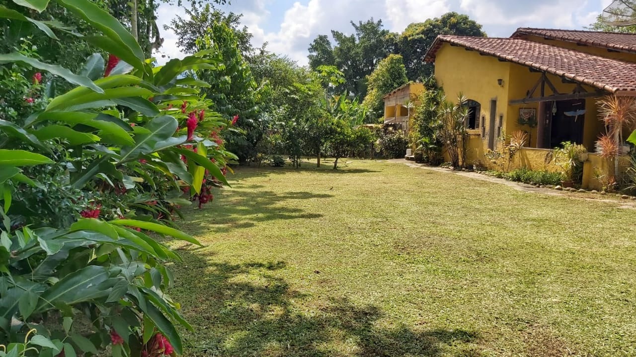 Casa a venda em guapimirim com 3 quartos sendo 1 suíte com u