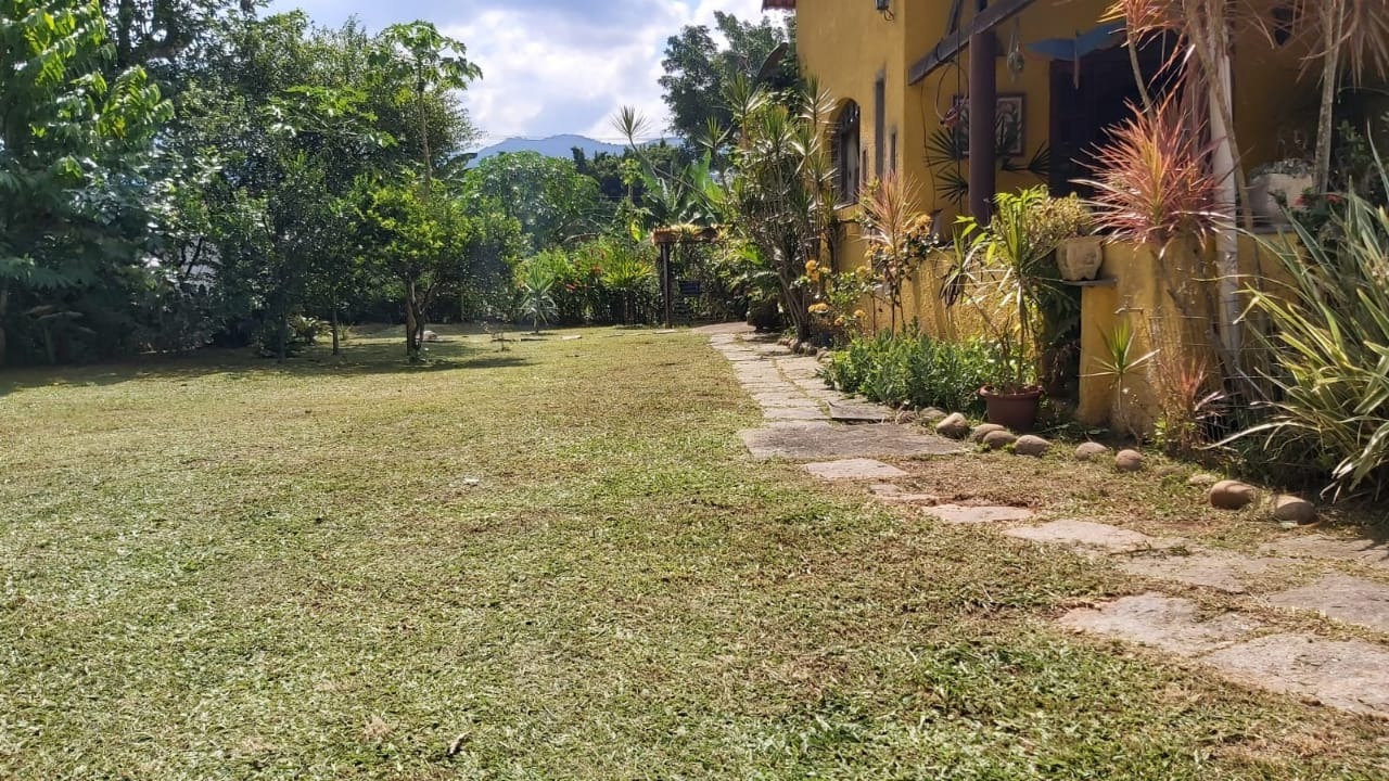 Casa a venda em guapimirim com 3 quartos sendo 1 suíte com u
