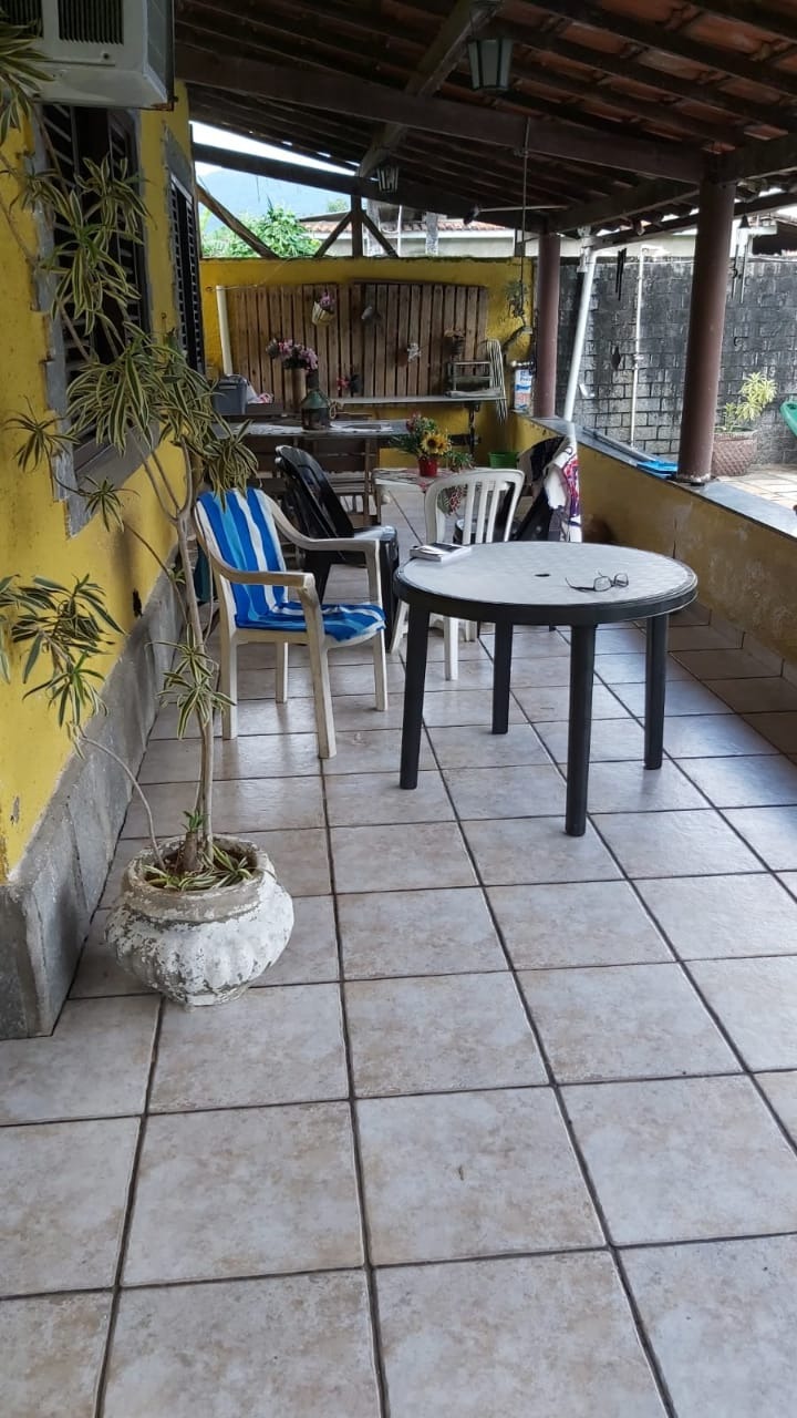 Casa a venda em guapimirim com 3 quartos sendo 1 suíte com u