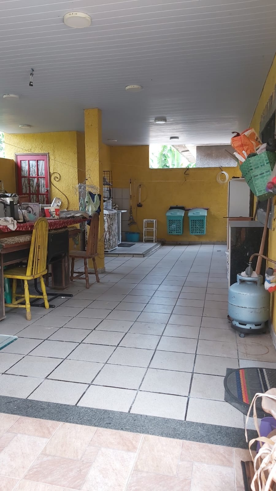 Casa a venda em Guapimirim com 3 quartos sendo 1 suíte com um quintal bem aproveitado.